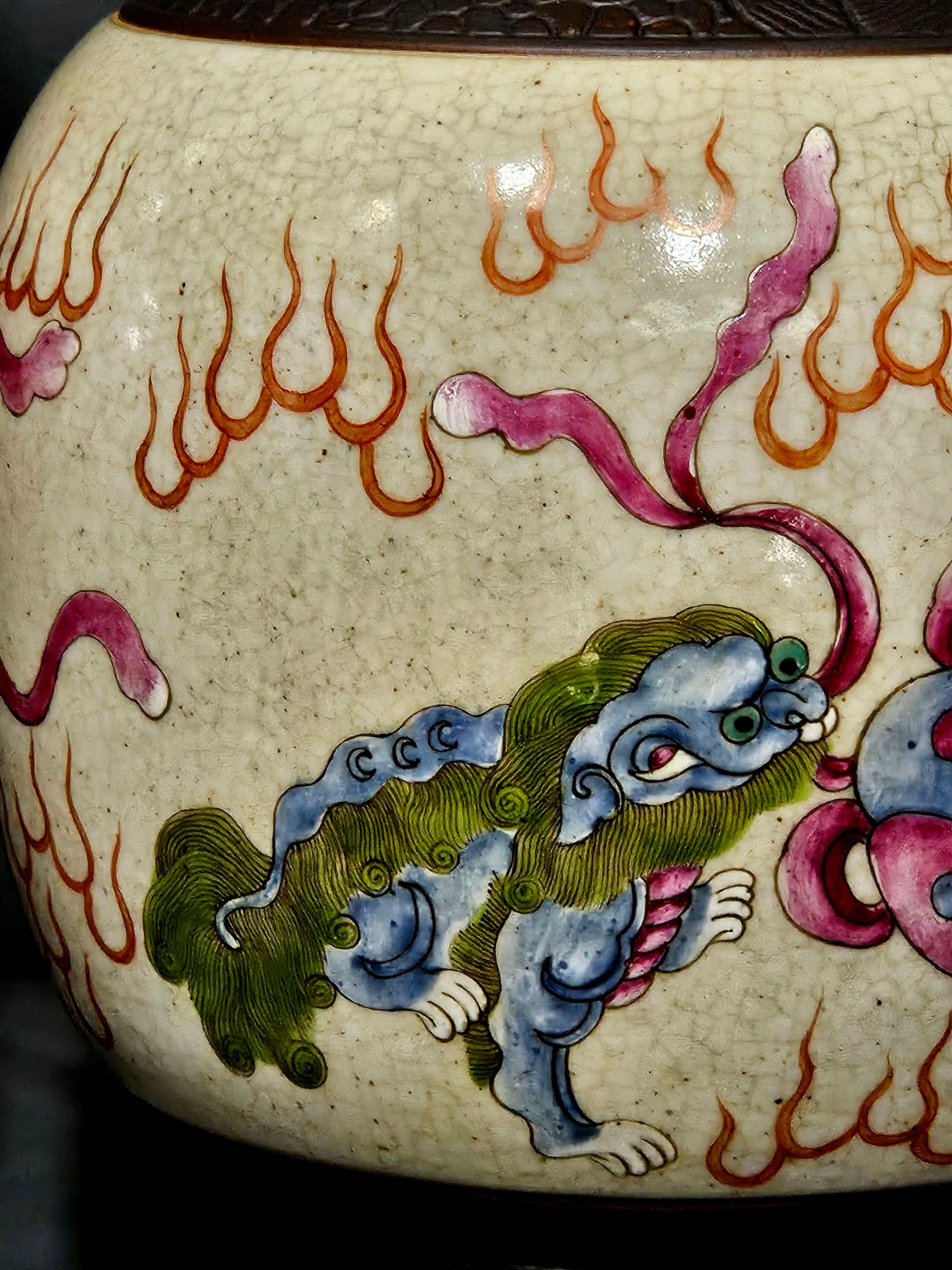 Paire ancienne de 5 lions chinois Famille Rose  Vases 19ème siècle en vente 10