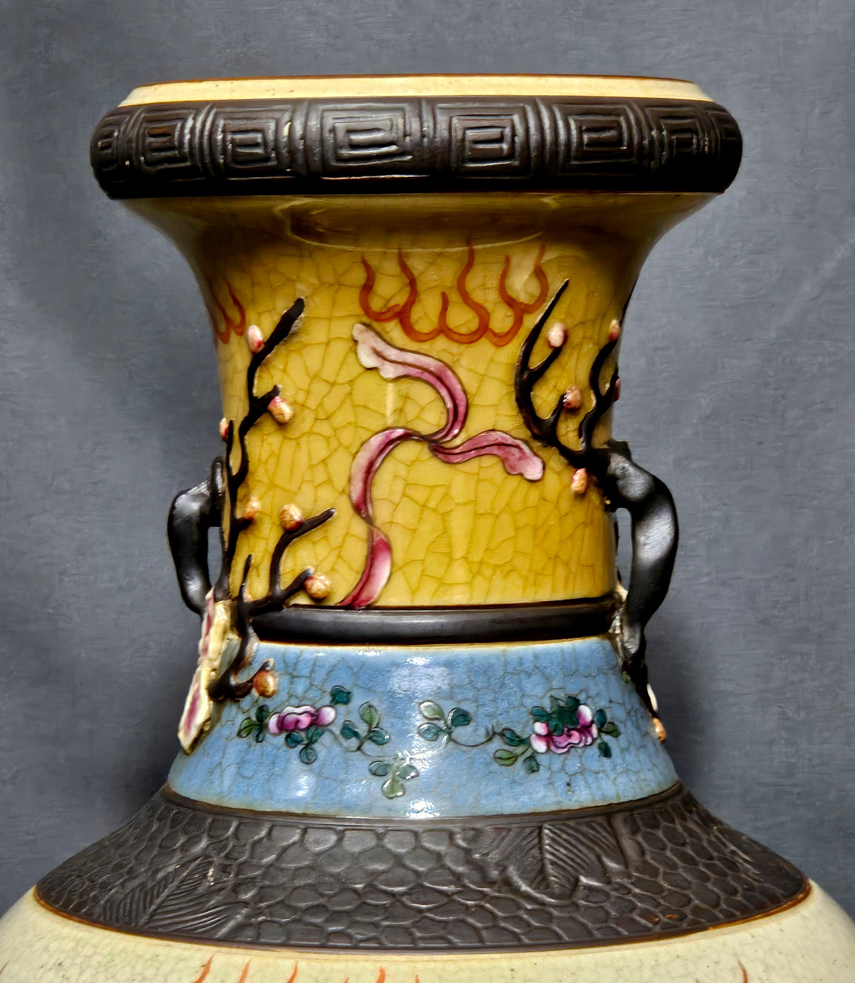 Chinois Paire ancienne de 5 lions chinois Famille Rose  Vases 19ème siècle en vente