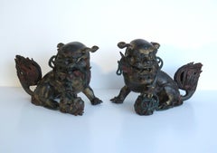 Antike PAAR chinesische Bronze Foo Hunde feines Detail vergoldet und emailliert, Qing 18 C.