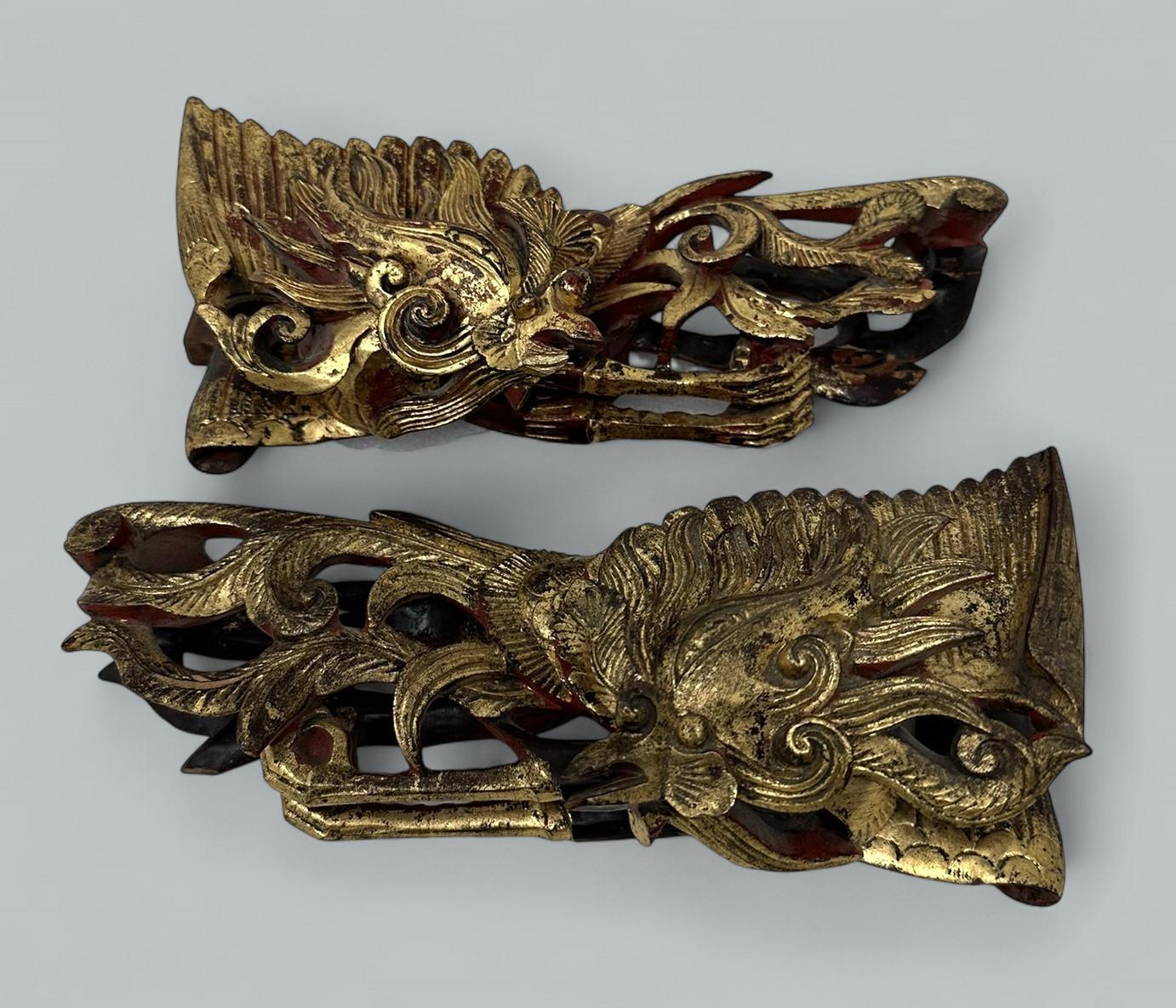 Par Antiguo de Tallas de Madera Dorada de Exportación China de Grulla Fénix o Perros Foo 19Ct Chino en venta