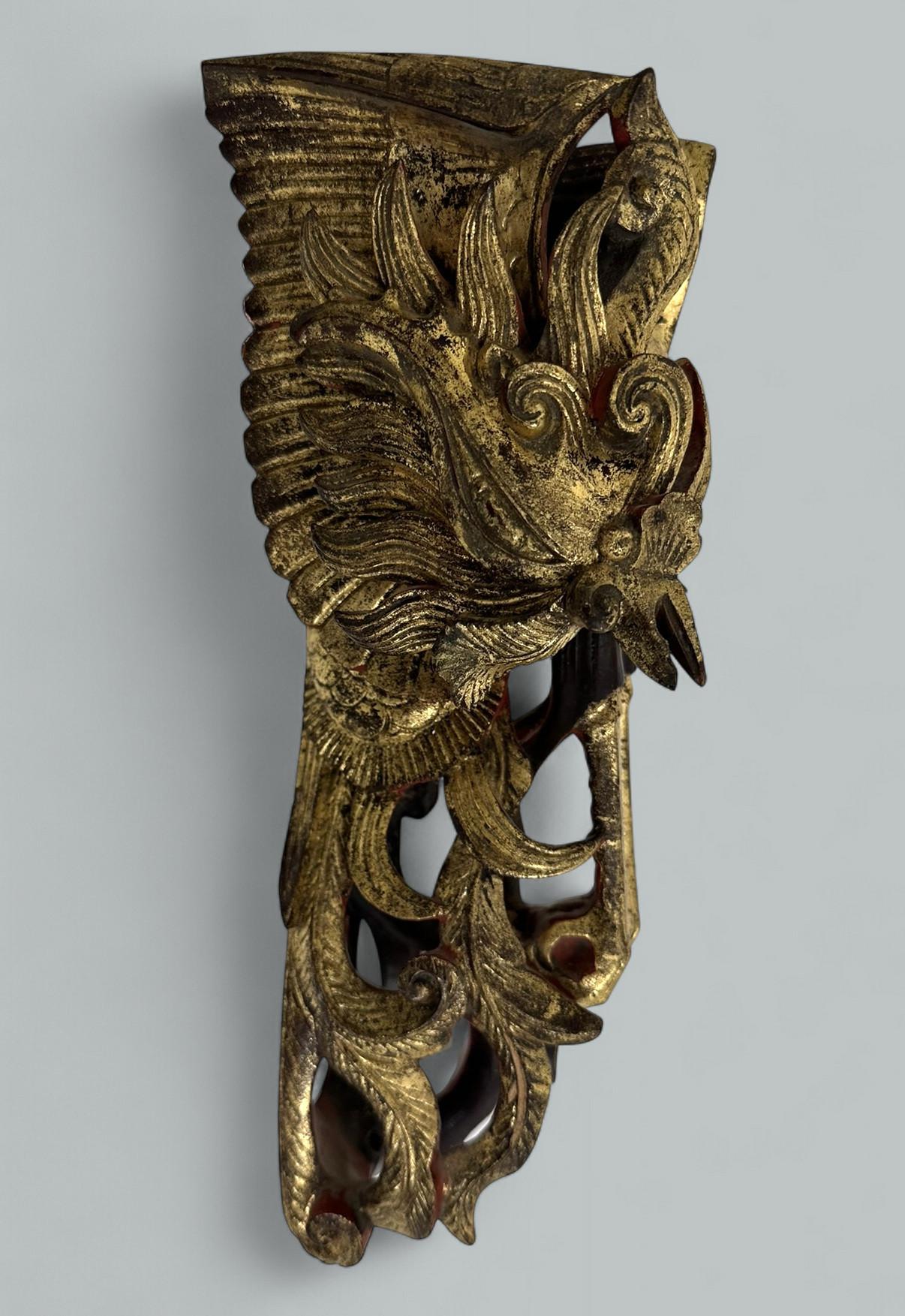 Par Antiguo de Tallas de Madera Dorada de Exportación China de Grulla Fénix o Perros Foo 19Ct en Bueno estado para la venta en Dublin, Ireland