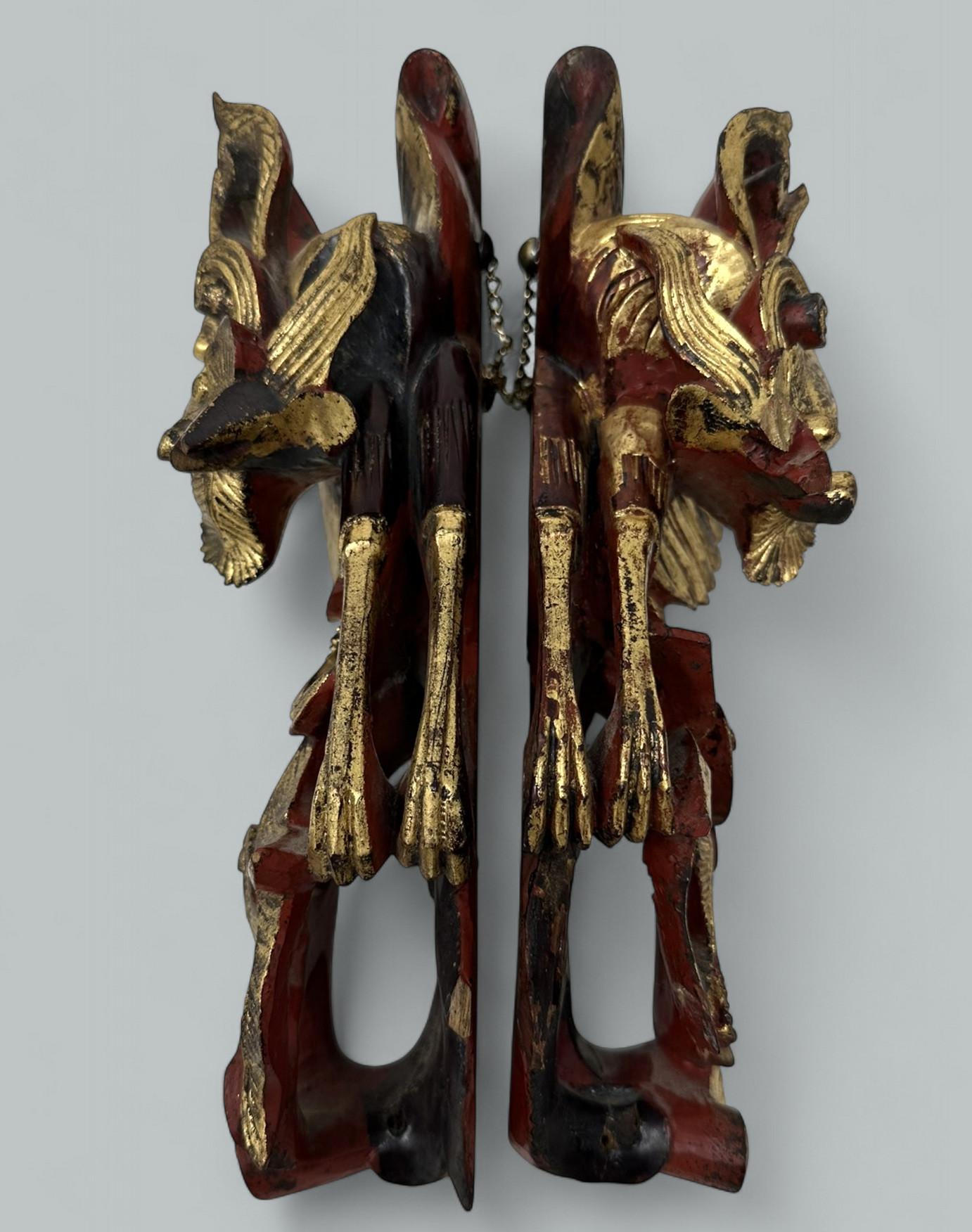 Par Antiguo de Tallas de Madera Dorada de Exportación China de Grulla Fénix o Perros Foo 19Ct siglo XIX en venta