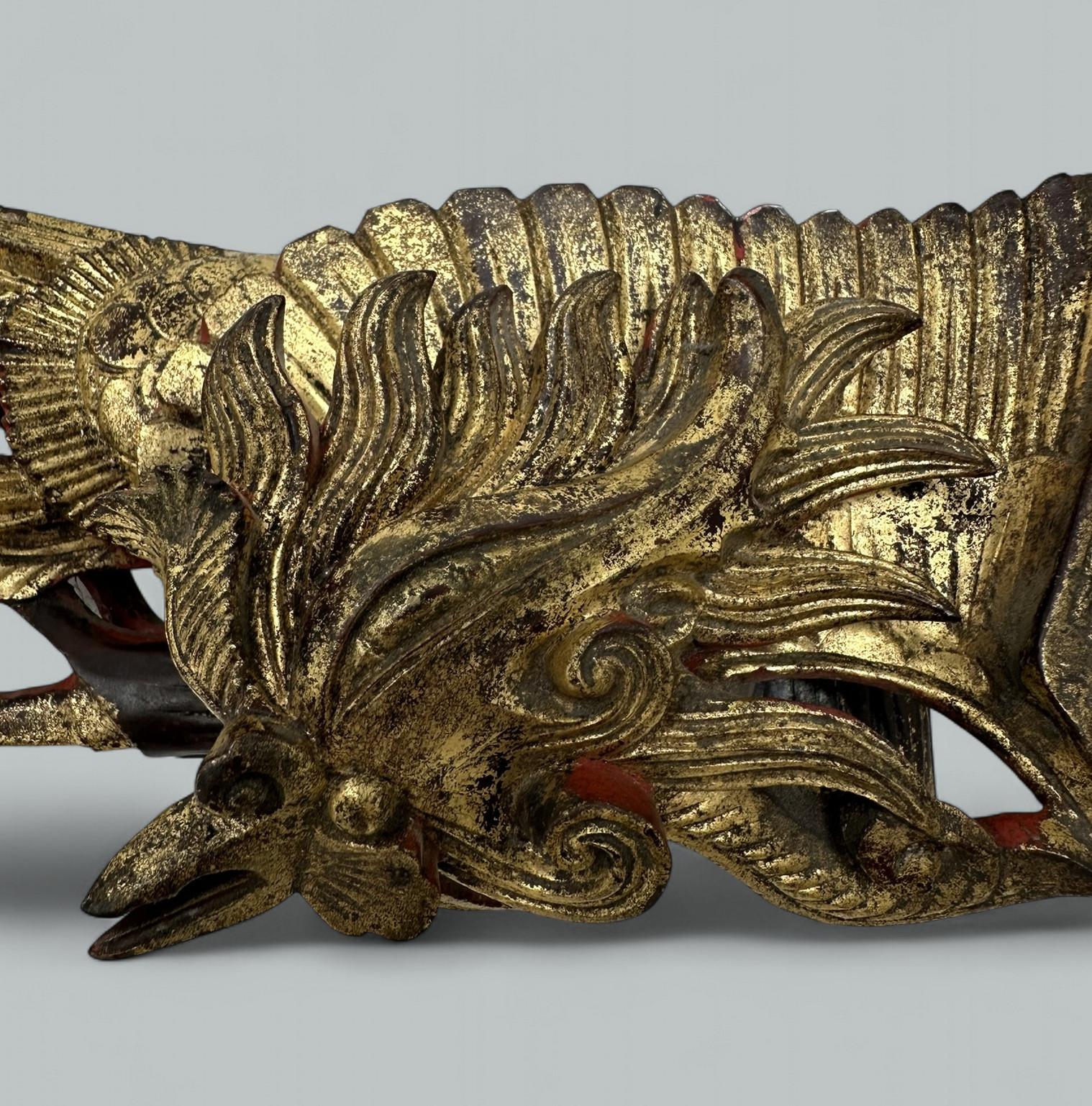 Par Antiguo de Tallas de Madera Dorada de Exportación China de Grulla Fénix o Perros Foo 19Ct Harewood en venta