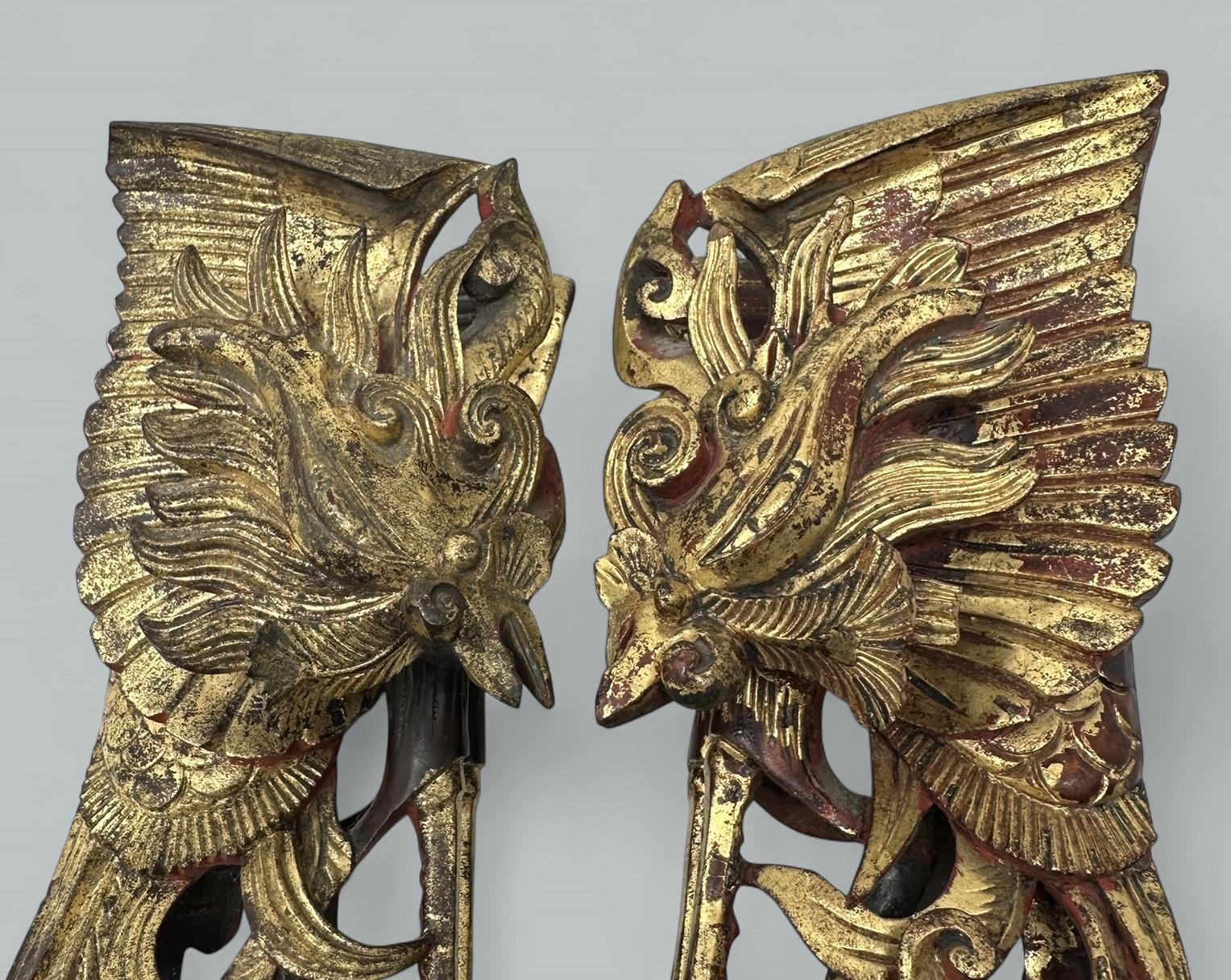 Par Antiguo de Tallas de Madera Dorada de Exportación China de Grulla Fénix o Perros Foo 19Ct en venta 1