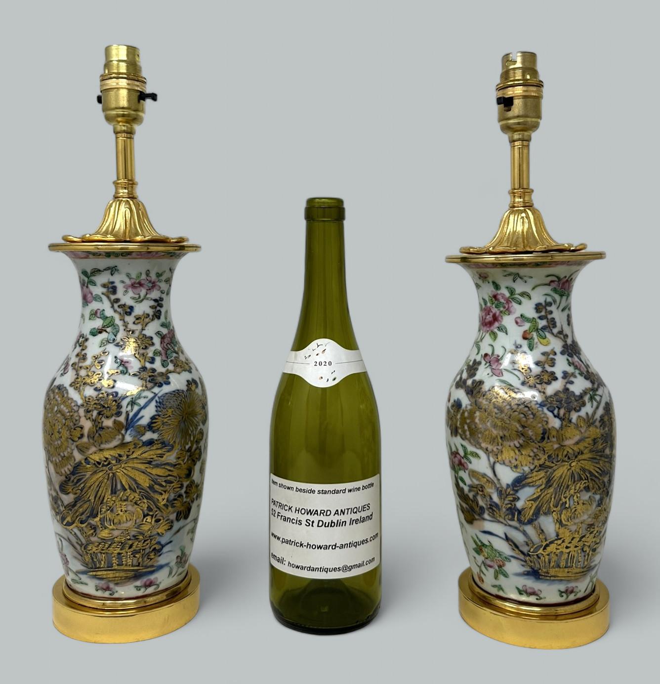 Antica coppia di lampade da tavolo cinesi Famille Rose in porcellana Ormolu Blu Verde Dorato in vendita 4