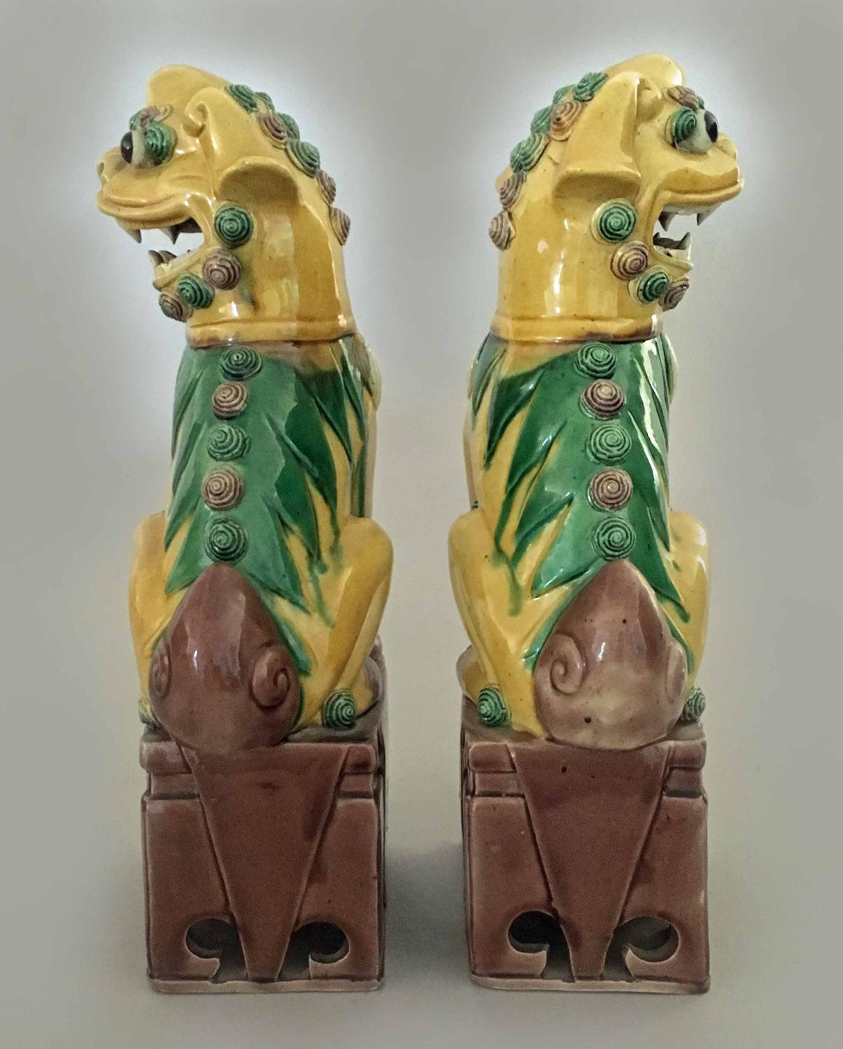 Chinese Export Antique Pair of Chinese Foo Dogs For Sale