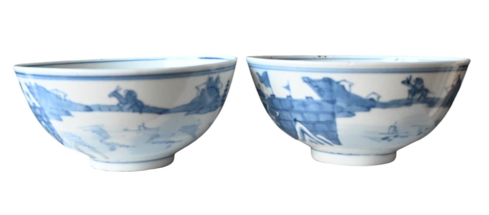 Ancienne paire de bols bleu/blanc en porcelaine de Chine marqué Kangxi, 18e siècle en vente 6