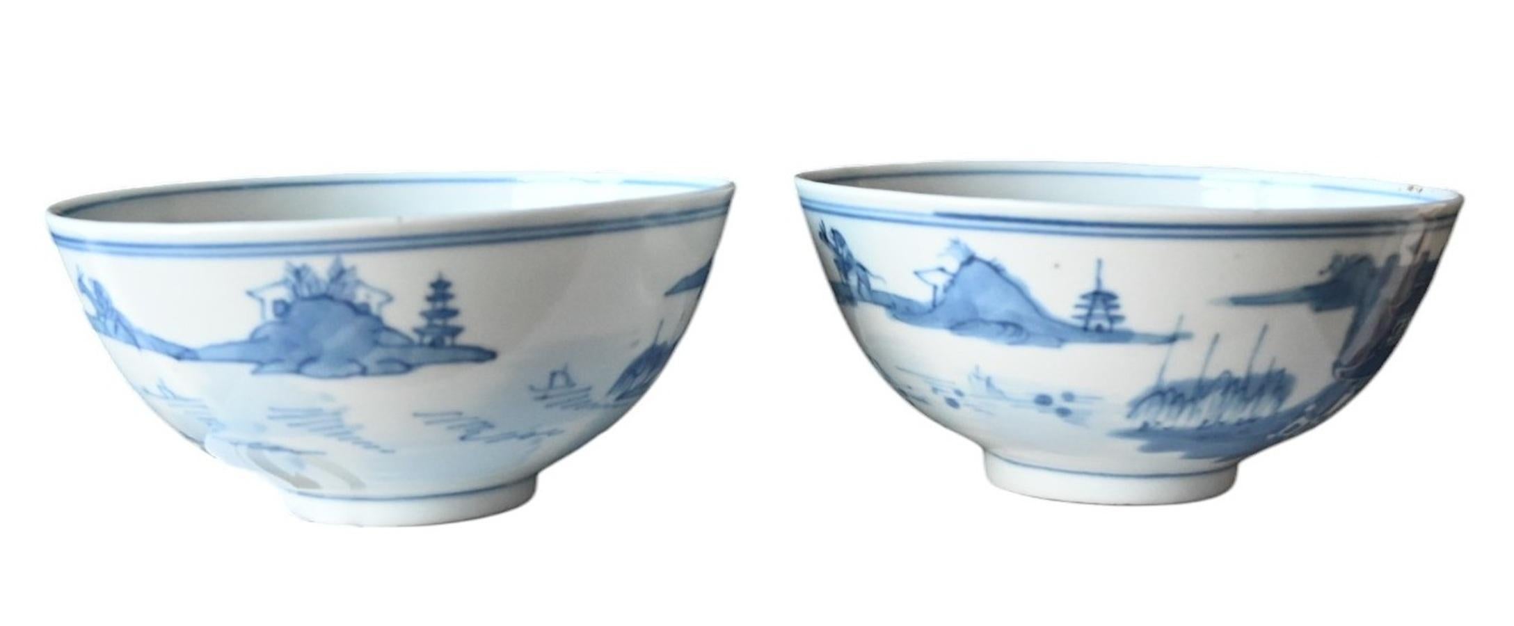 Ancienne paire de bols bleu/blanc en porcelaine de Chine marqué Kangxi, 18e siècle en vente 7