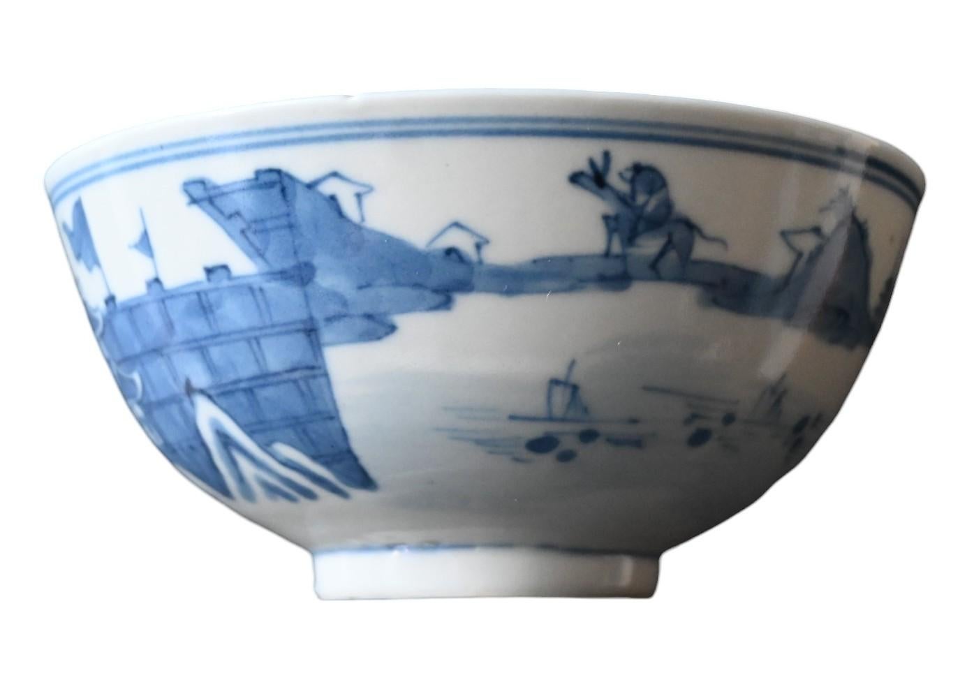 Peint à la main Ancienne paire de bols bleu/blanc en porcelaine de Chine marqué Kangxi, 18e siècle en vente