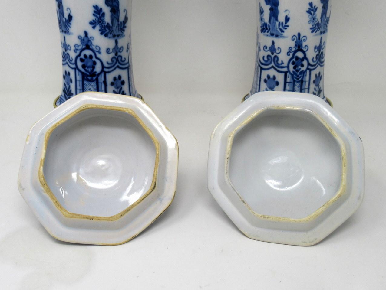 Antique Pair Chinese Porcelain Export Blue White Ormolu Gilt Bronze Urns Vases 1