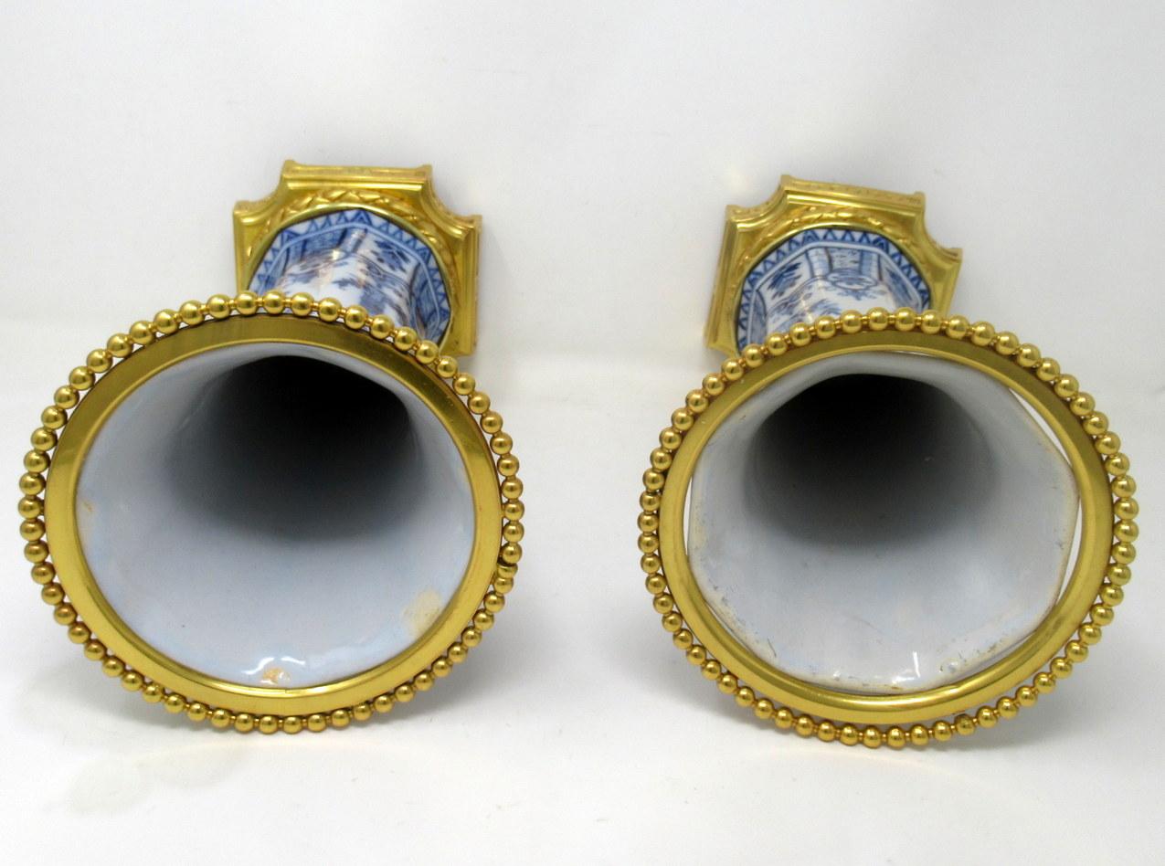 Antique Pair Chinese Porcelain Export Blue White Ormolu Gilt Bronze Urns Vases 3