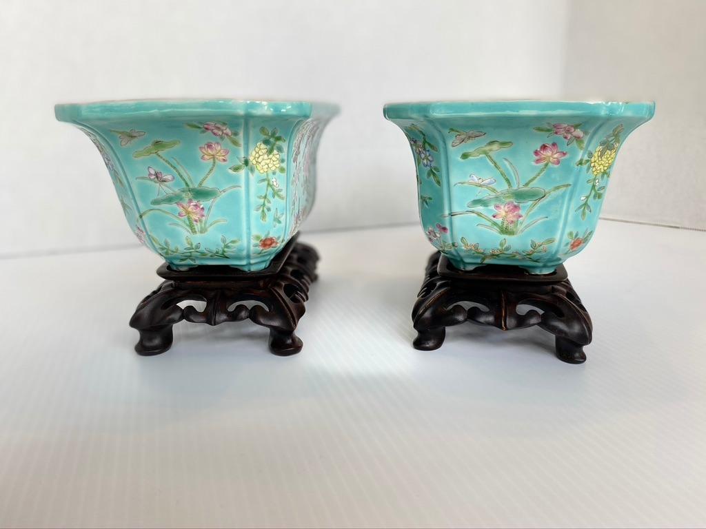 Chinese Export Antique Pair of Chinese Porcelain Jardinières