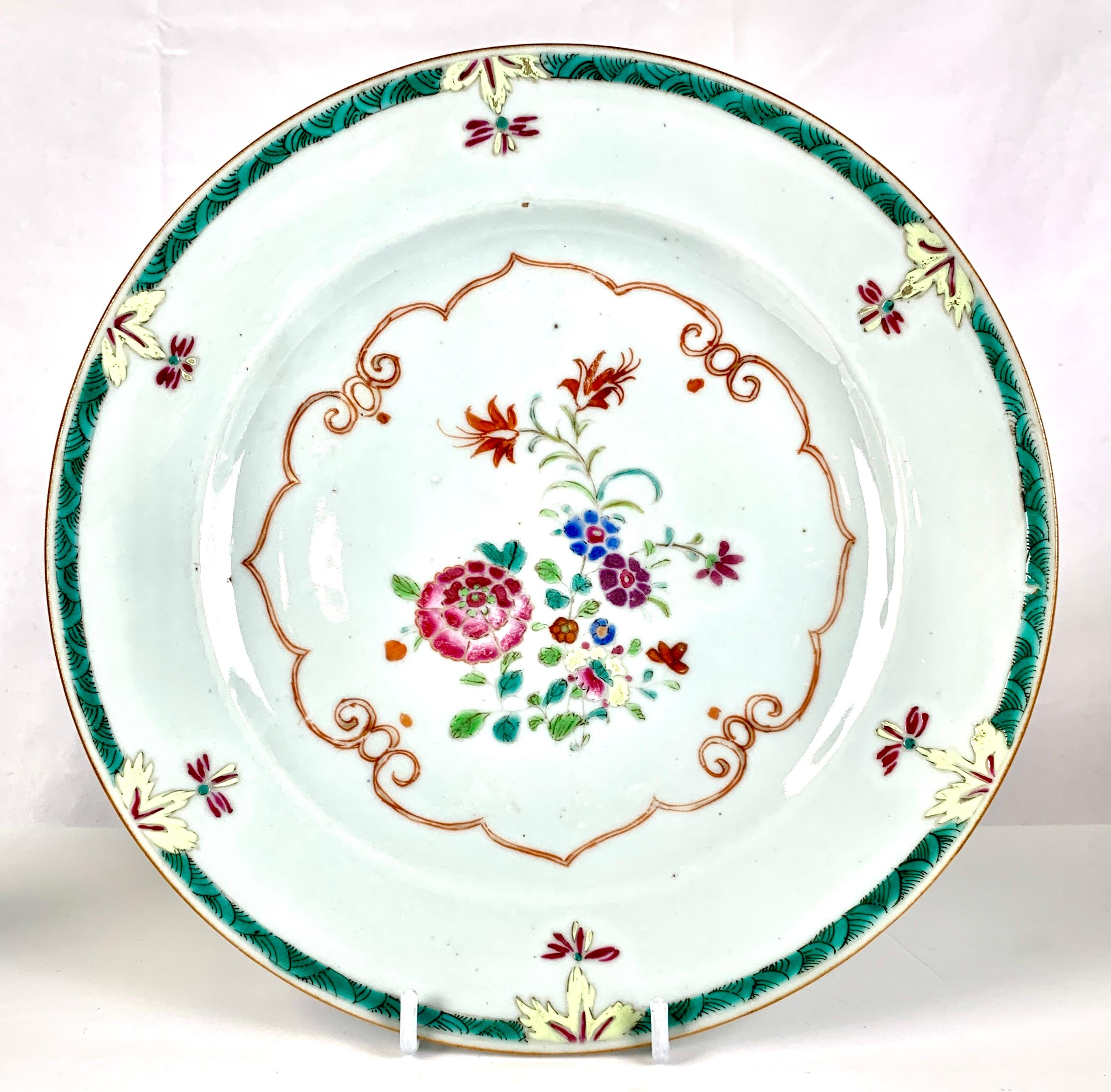 Hand-Painted Antique Pair Chinese Porcelain Plates 18th Century Qianlong Era Circa 1770 For Sale