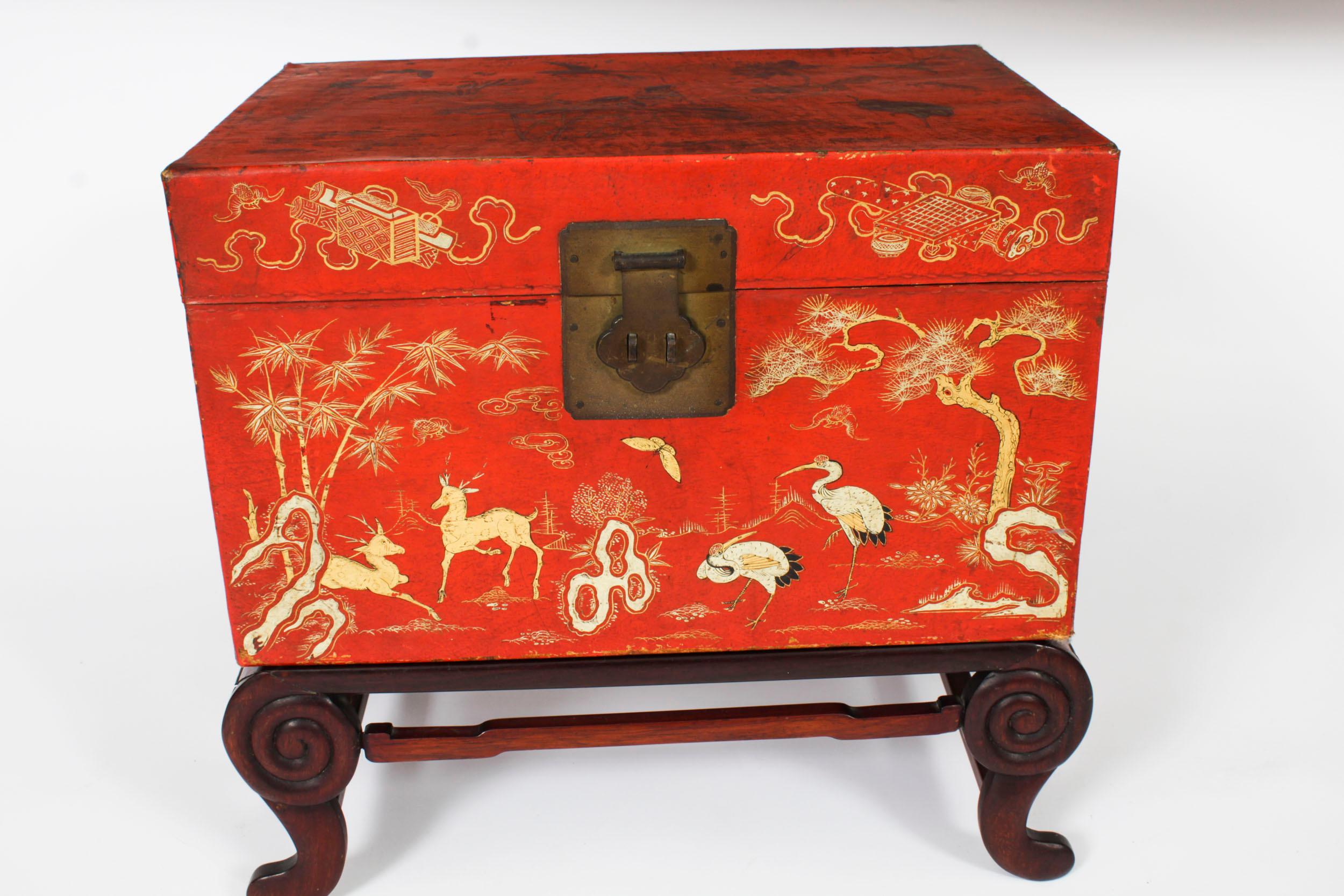 Antique Pair Chineses Red Lacquered Leather Chinoiserie Trunks 19th Century For Sale 6