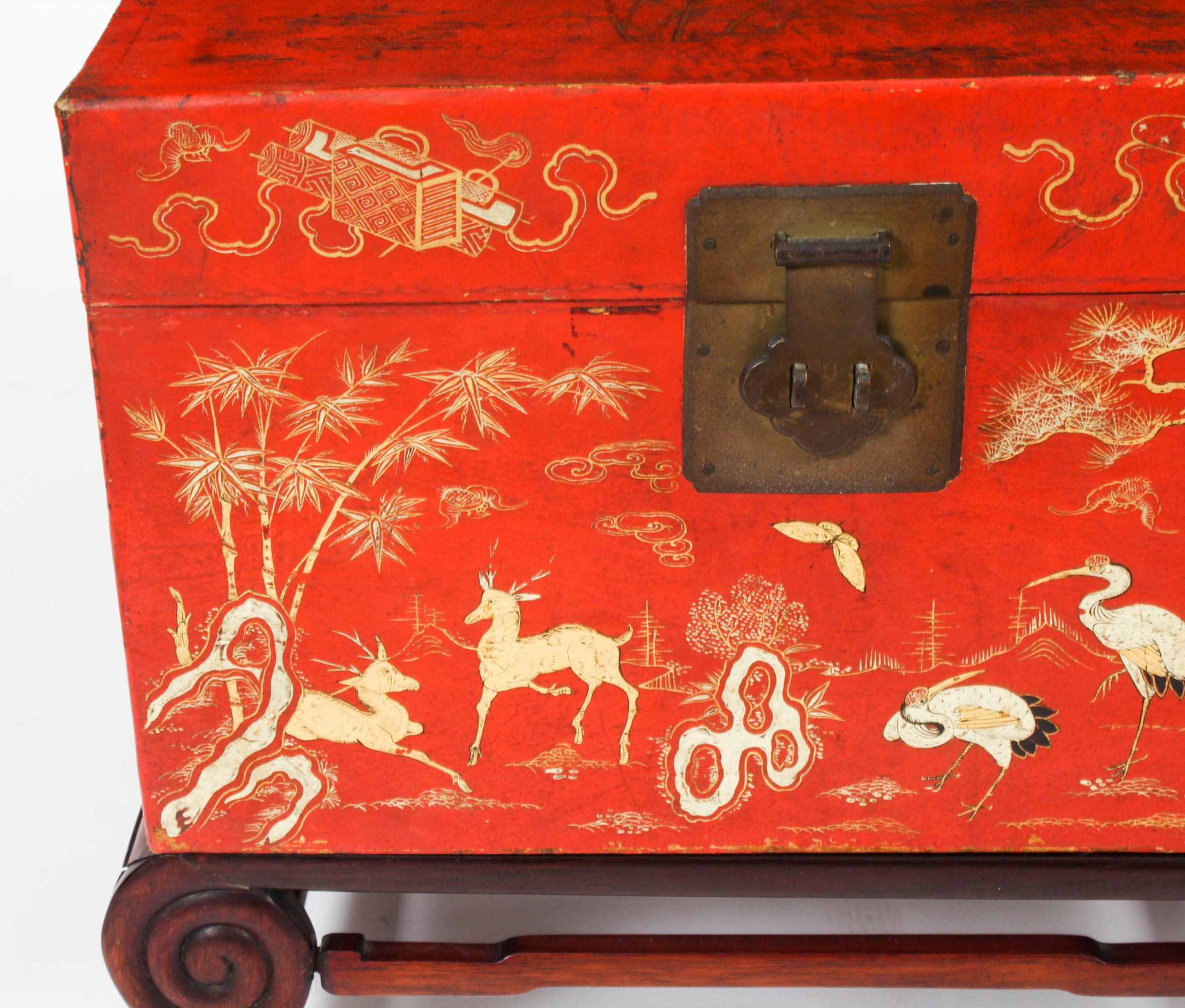 Antique Pair Chineses Red Lacquered Leather Chinoiserie Trunks 19th Century For Sale 7