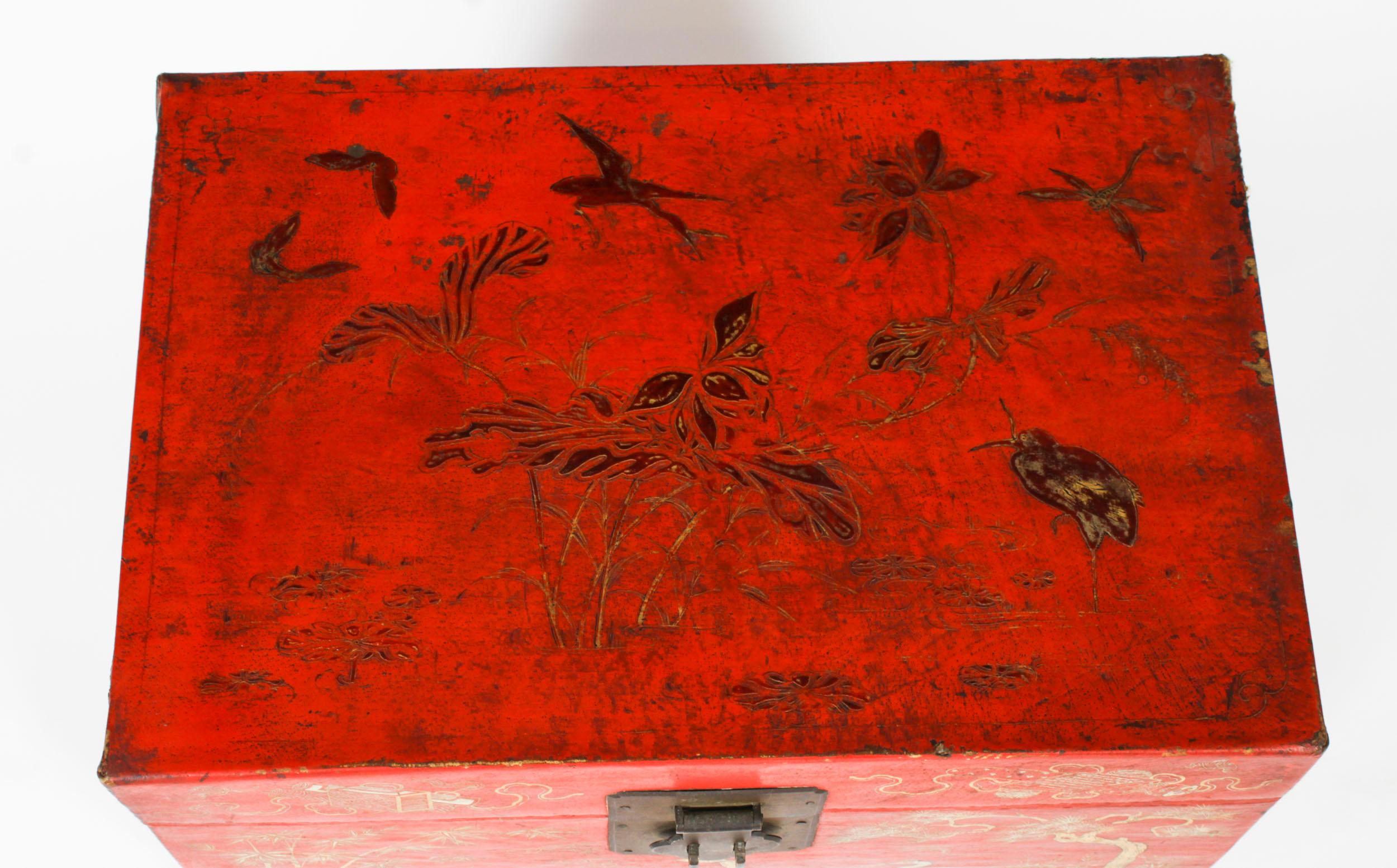Antique Pair Chineses Red Lacquered Leather Chinoiserie Trunks 19th Century For Sale 8