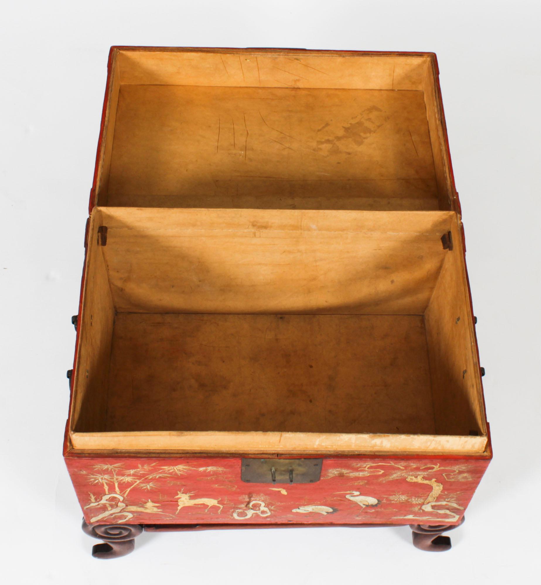 Antique Pair Chineses Red Lacquered Leather Chinoiserie Trunks 19th Century For Sale 12