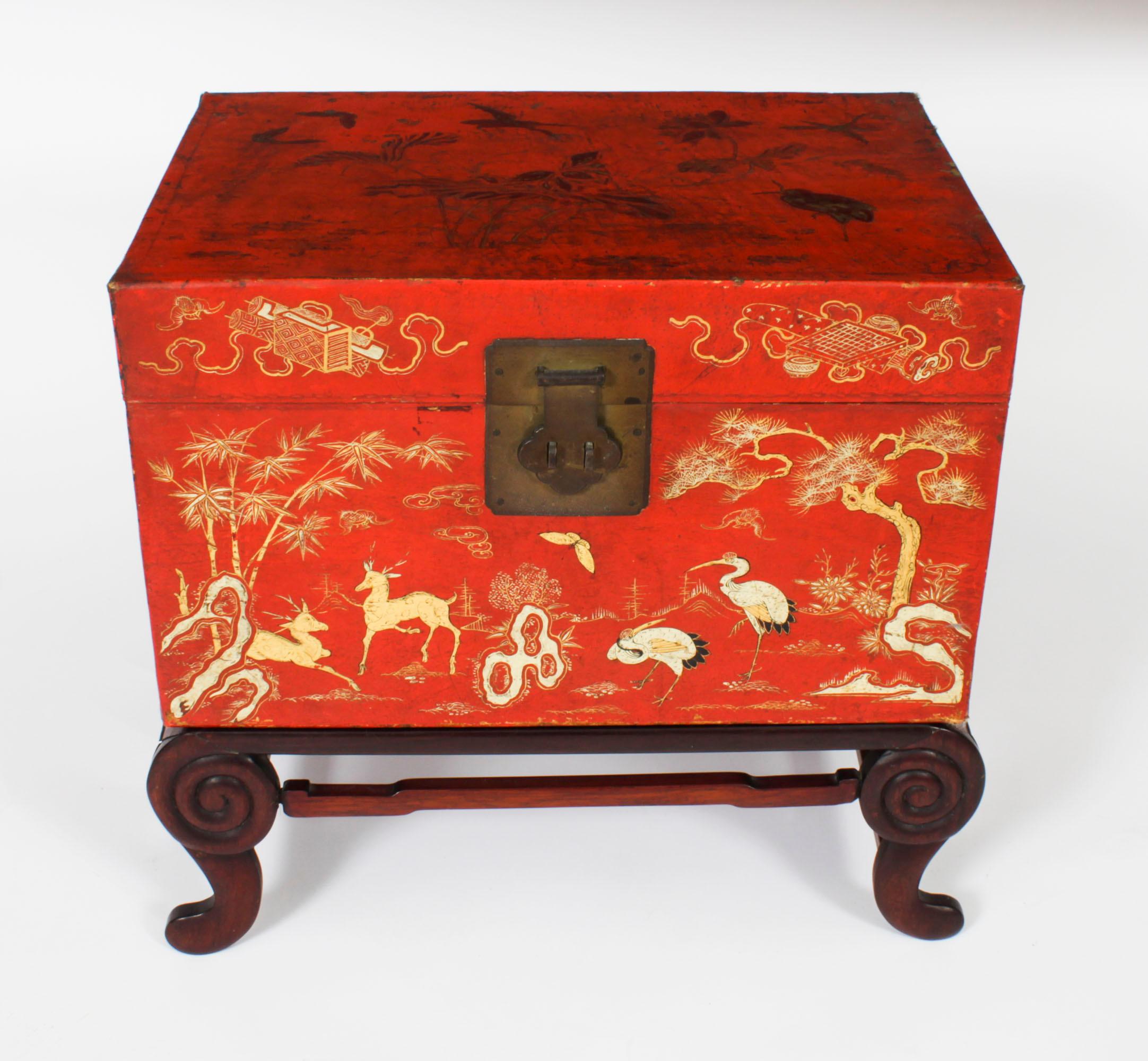 Antique Pair Chineses Red Lacquered Leather Chinoiserie Trunks 19th Century For Sale 13