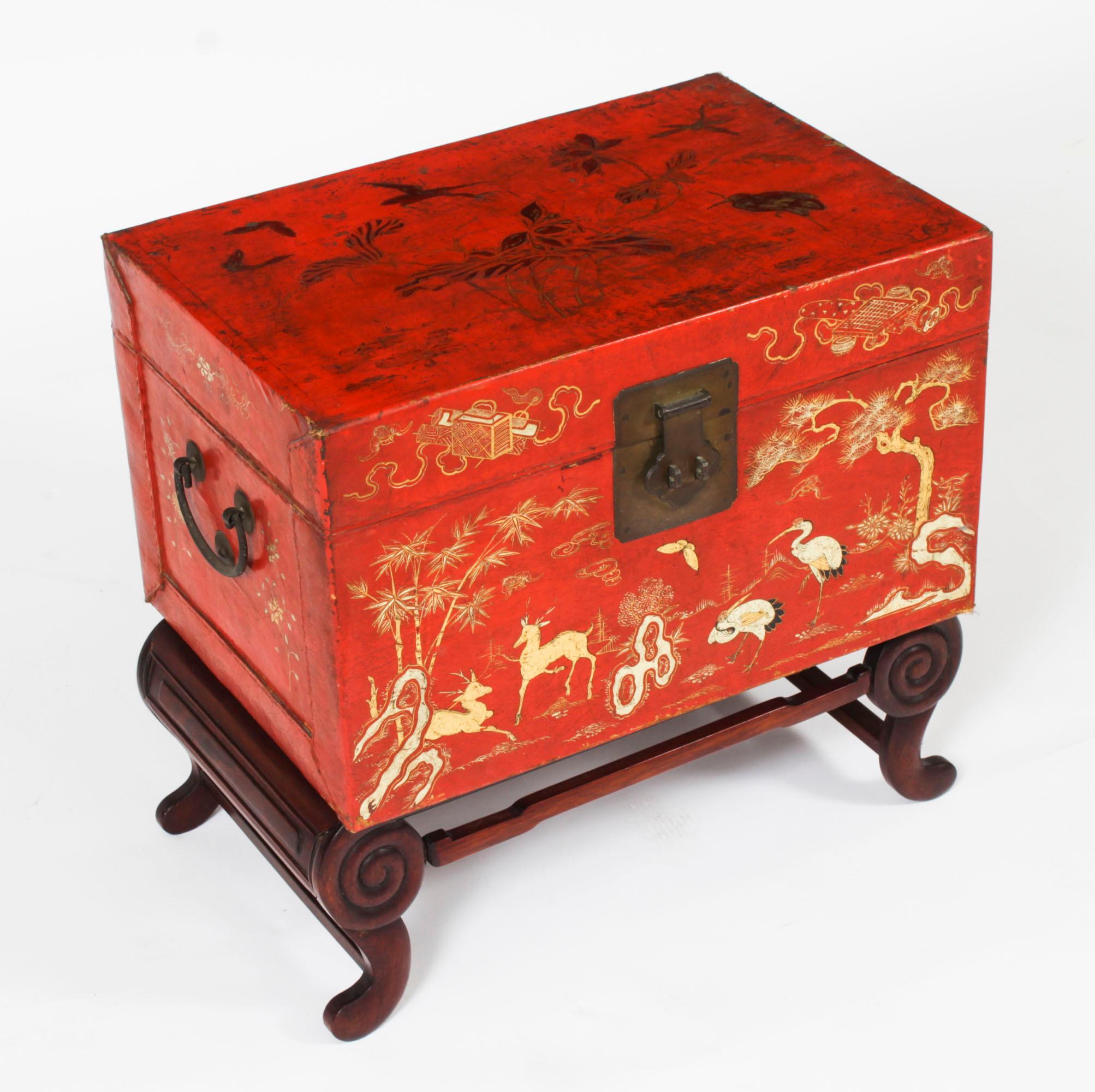 Antique Pair Chineses Red Lacquered Leather Chinoiserie Trunks 19th Century In Good Condition For Sale In London, GB