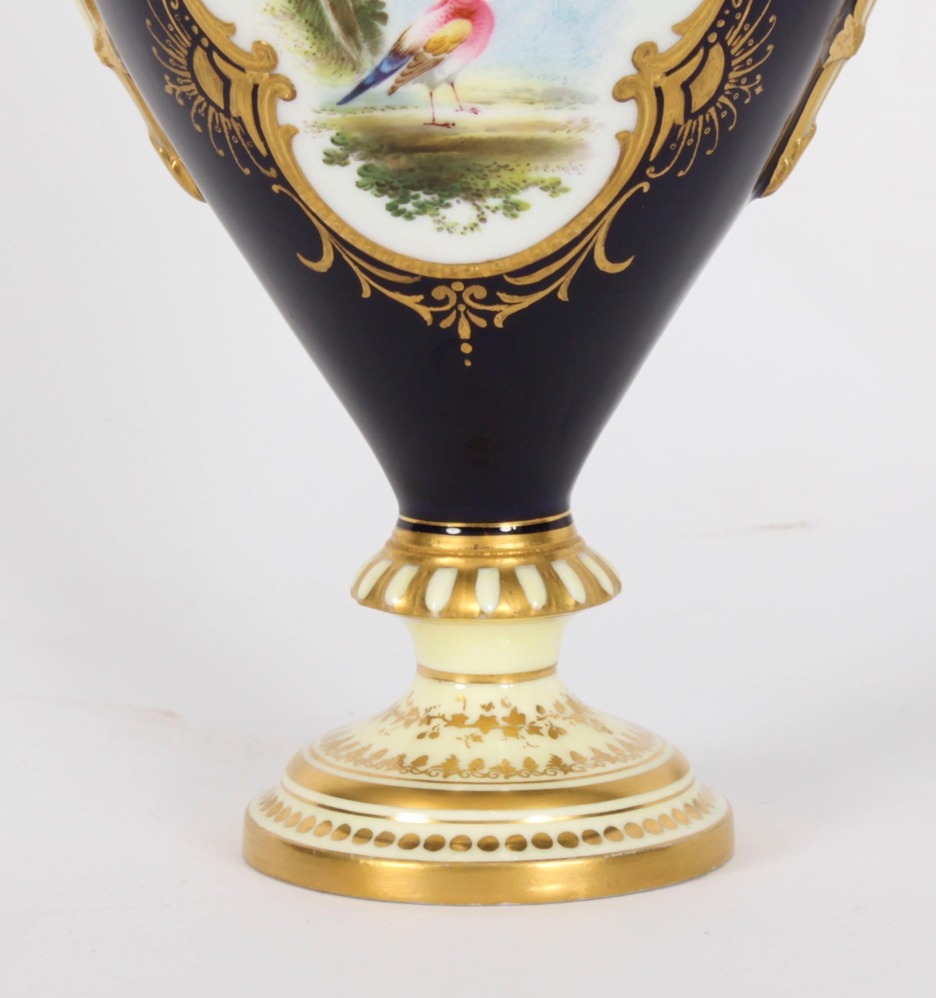 Paire de vases Coalport bleu cobalt par A Perry 19ème siècle en vente 1