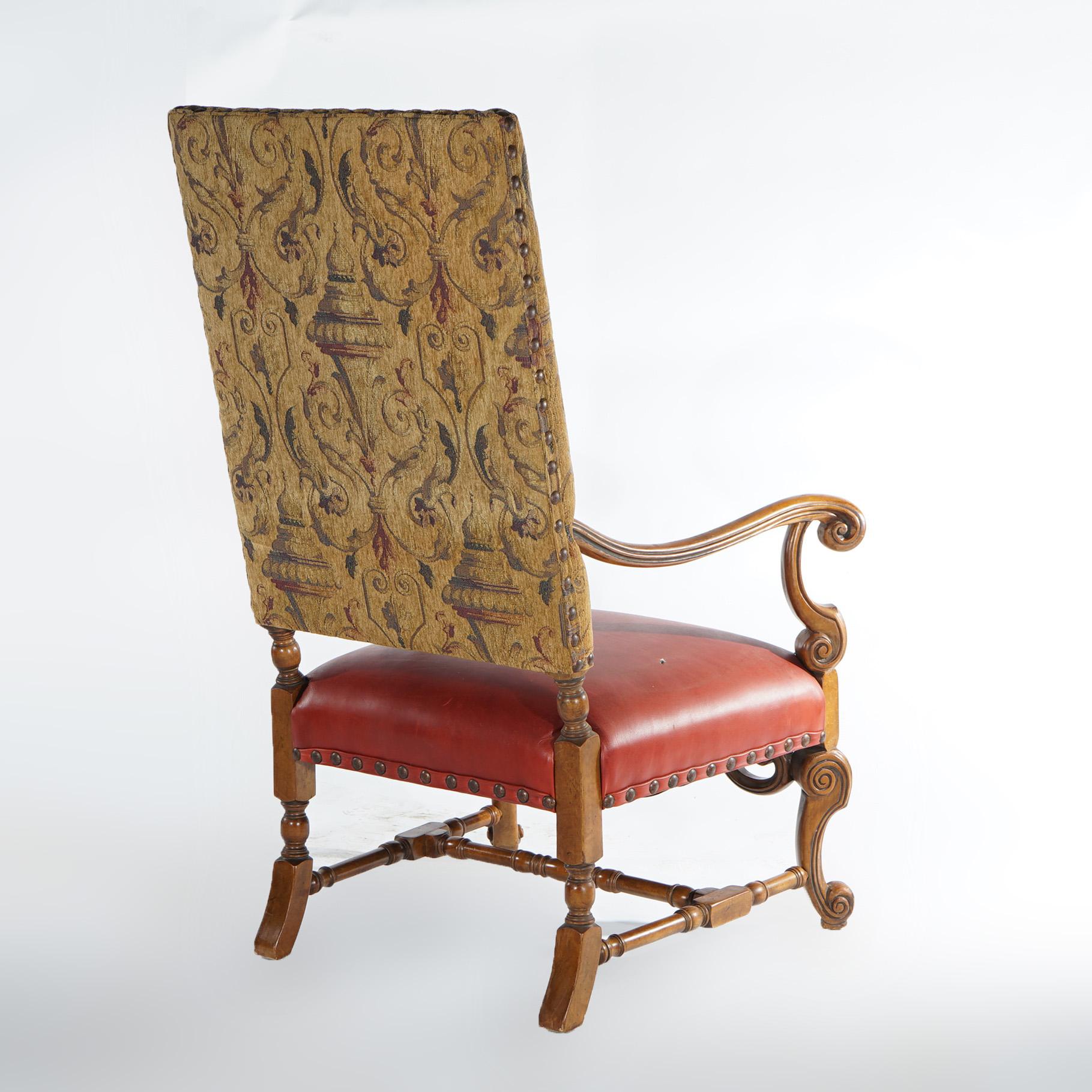 Antiquité Paire de chaises de trône en noyer sculpté baroque continental Circa1920 en vente 3