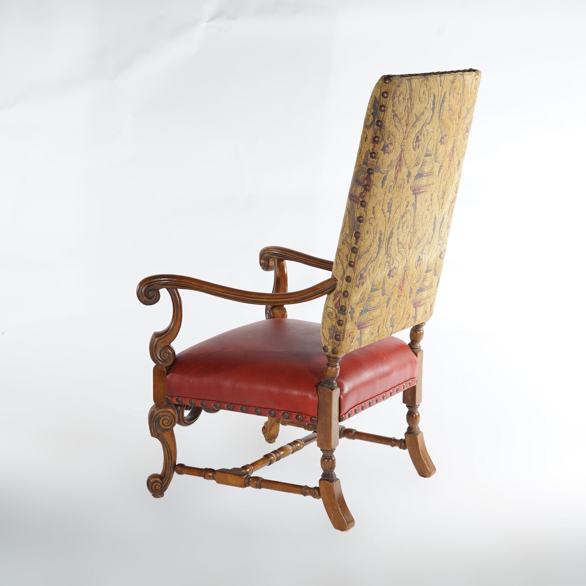 Sculpté Antiquité Paire de chaises de trône en noyer sculpté baroque continental Circa1920 en vente