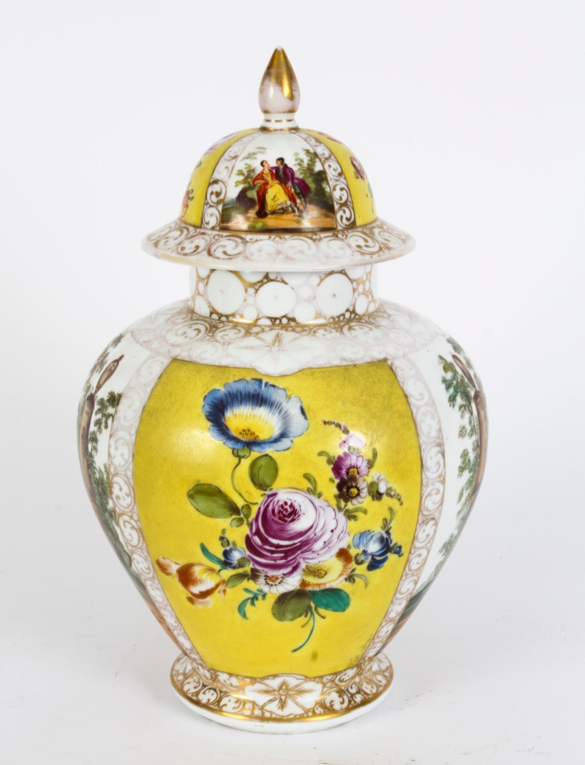 Ancienne paire de vases et couvercles à couvercle en porcelaine de Dresde du début du 20ème siècle en vente 7