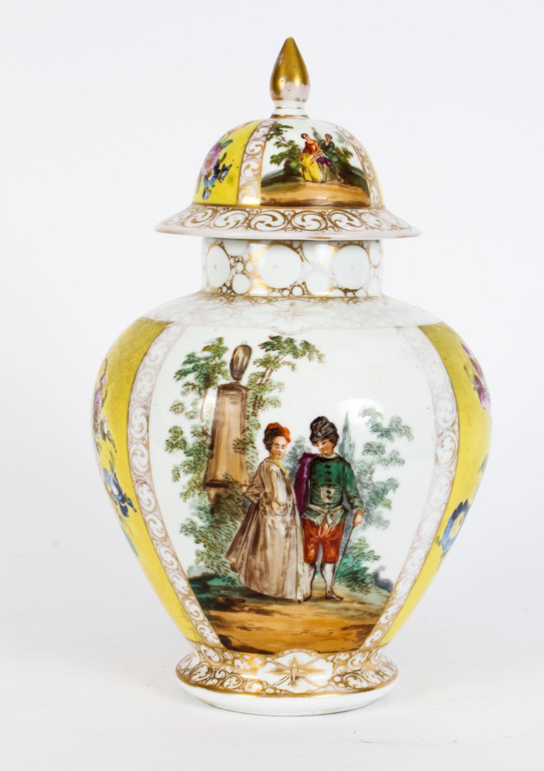 Ancienne paire de vases et couvercles à couvercle en porcelaine de Dresde du début du 20ème siècle en vente 11