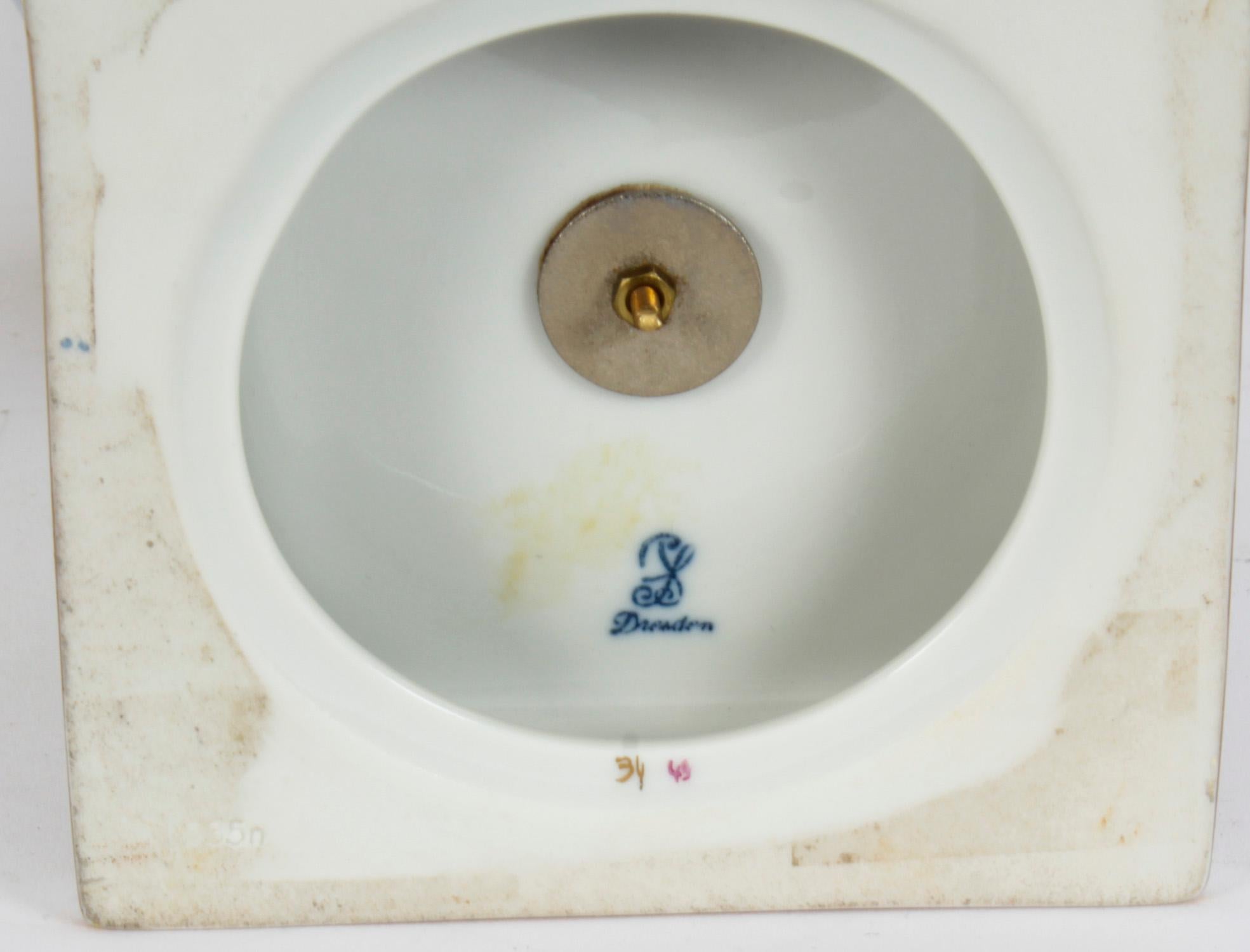 Ancienne paire de vases à couvercle Pourri en porcelaine de Dresde avec couvercle, 20ème siècle en vente 12