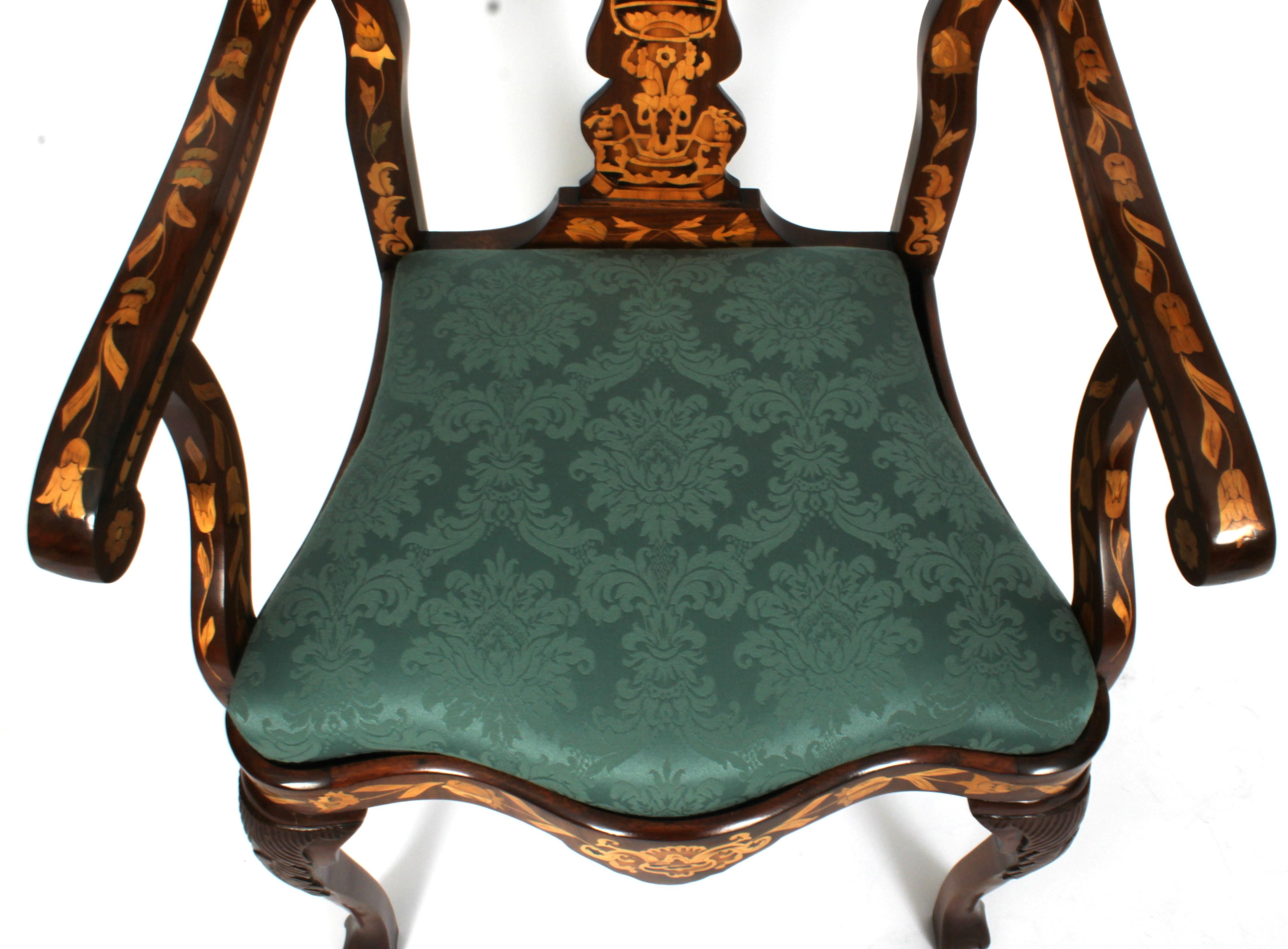 Fin du XVIIIe siècle Ancienne paire de fauteuils à haut dossier en noyer marqueté hollandais Fin du 18ème siècle en vente
