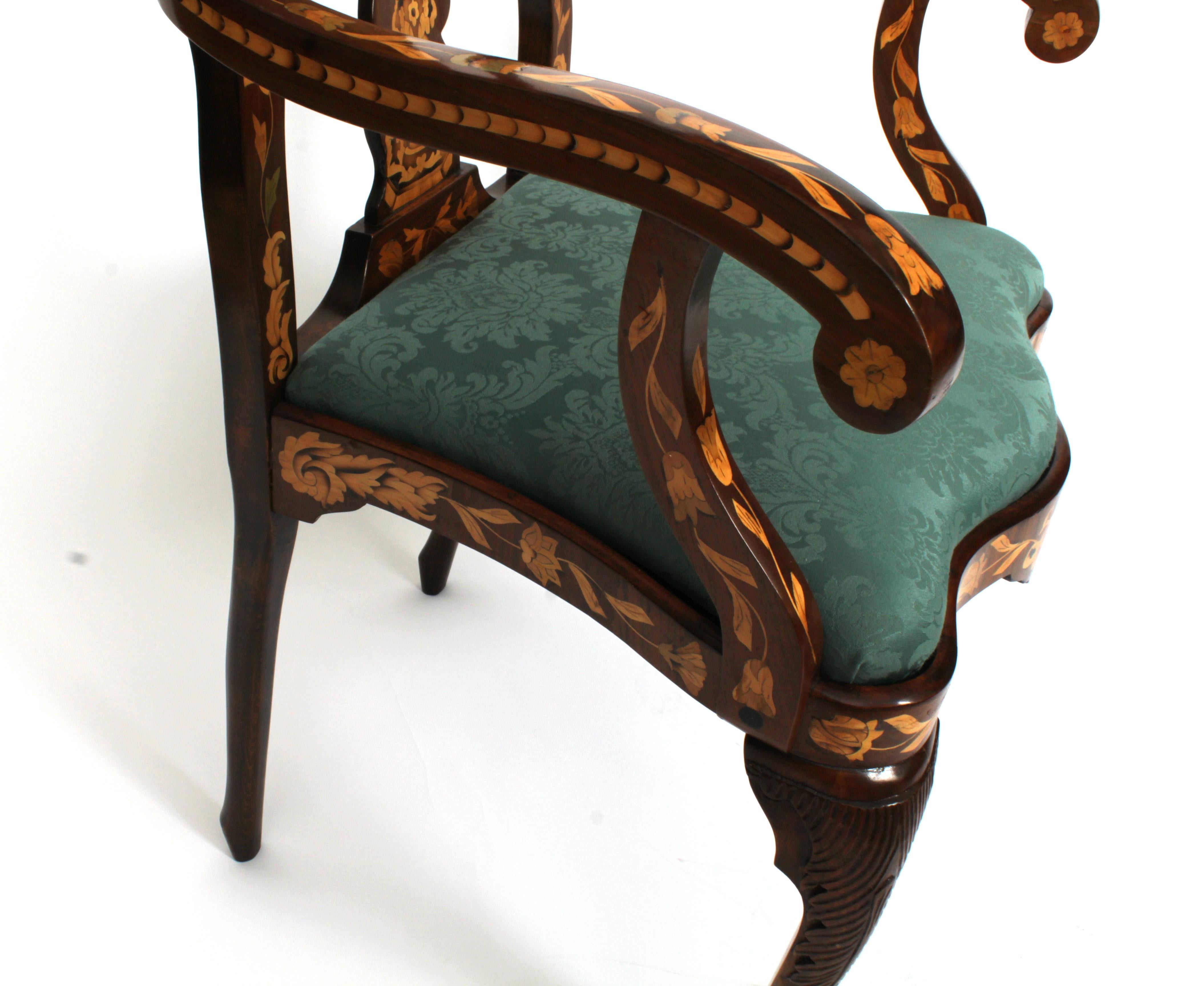 Ancienne paire de fauteuils à haut dossier en noyer marqueté hollandais Fin du 18ème siècle en vente 1