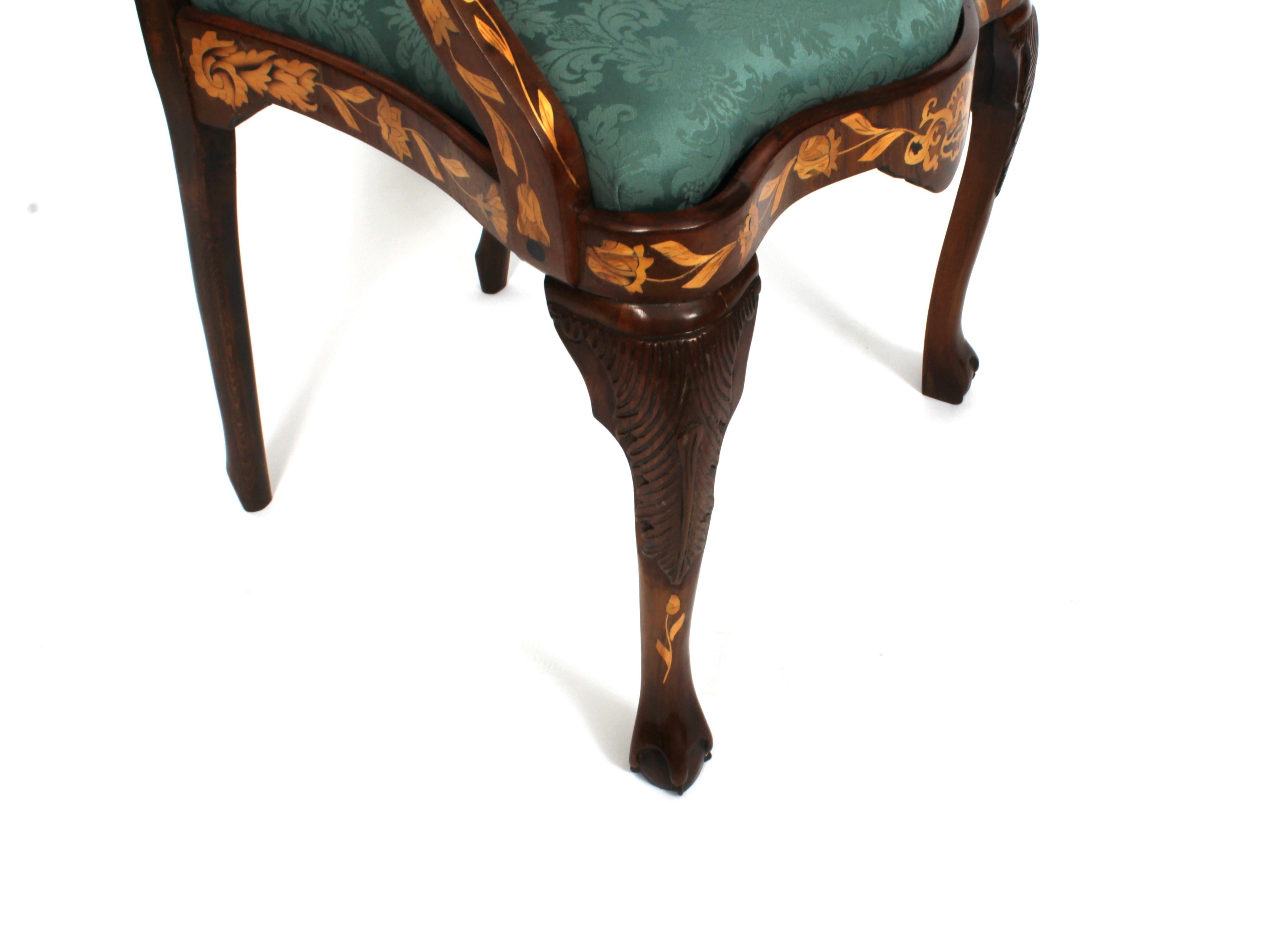 Ancienne paire de fauteuils à haut dossier en noyer marqueté hollandais Fin du 18ème siècle en vente 3