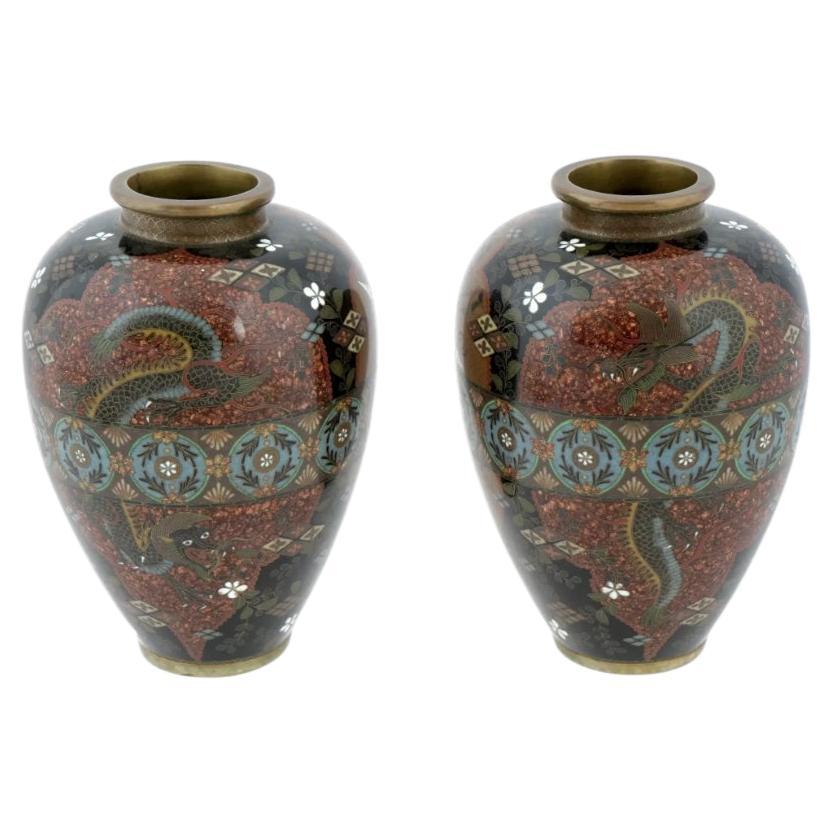 Antike Paar frühen Meiji japanischen Cloisonne-Emaille-Drache-Kranich-Schmetterling Vasen