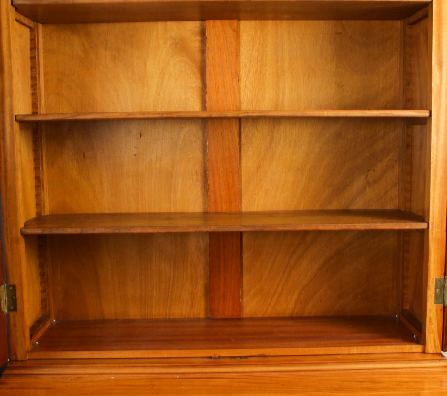Antikes Paar edwardianische Bücherregale aus Seidenholz mit Intarsien von Maple & Co., frühes 20. Jahrhundert im Angebot 8