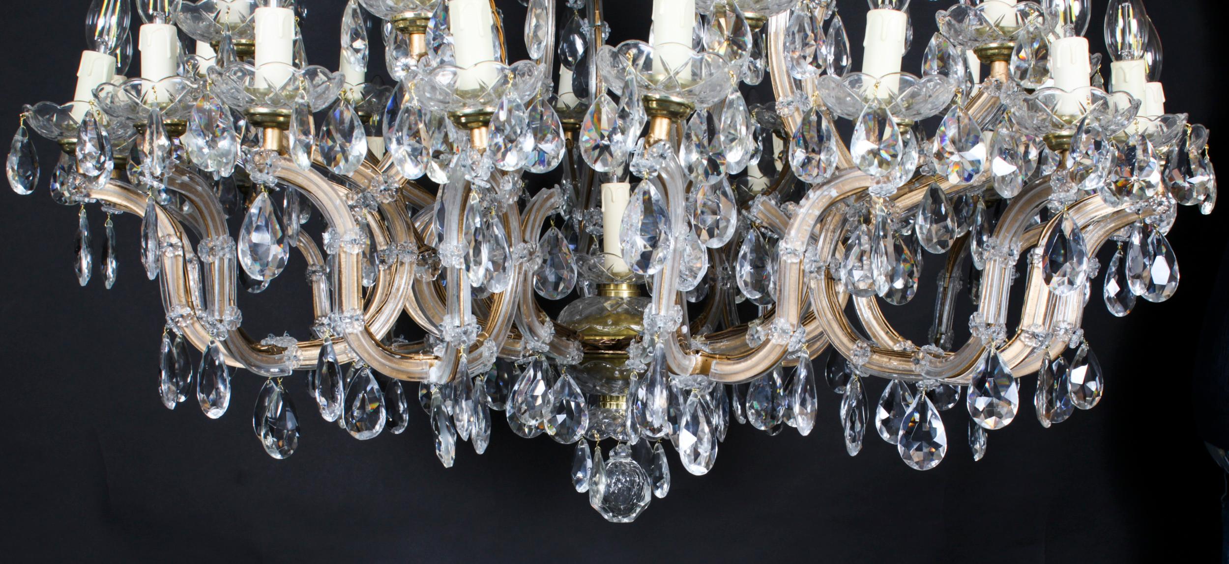 Ancienne paire de lustres de salle de bal anglais 41 lumières en cristal des années 1920 en vente 5