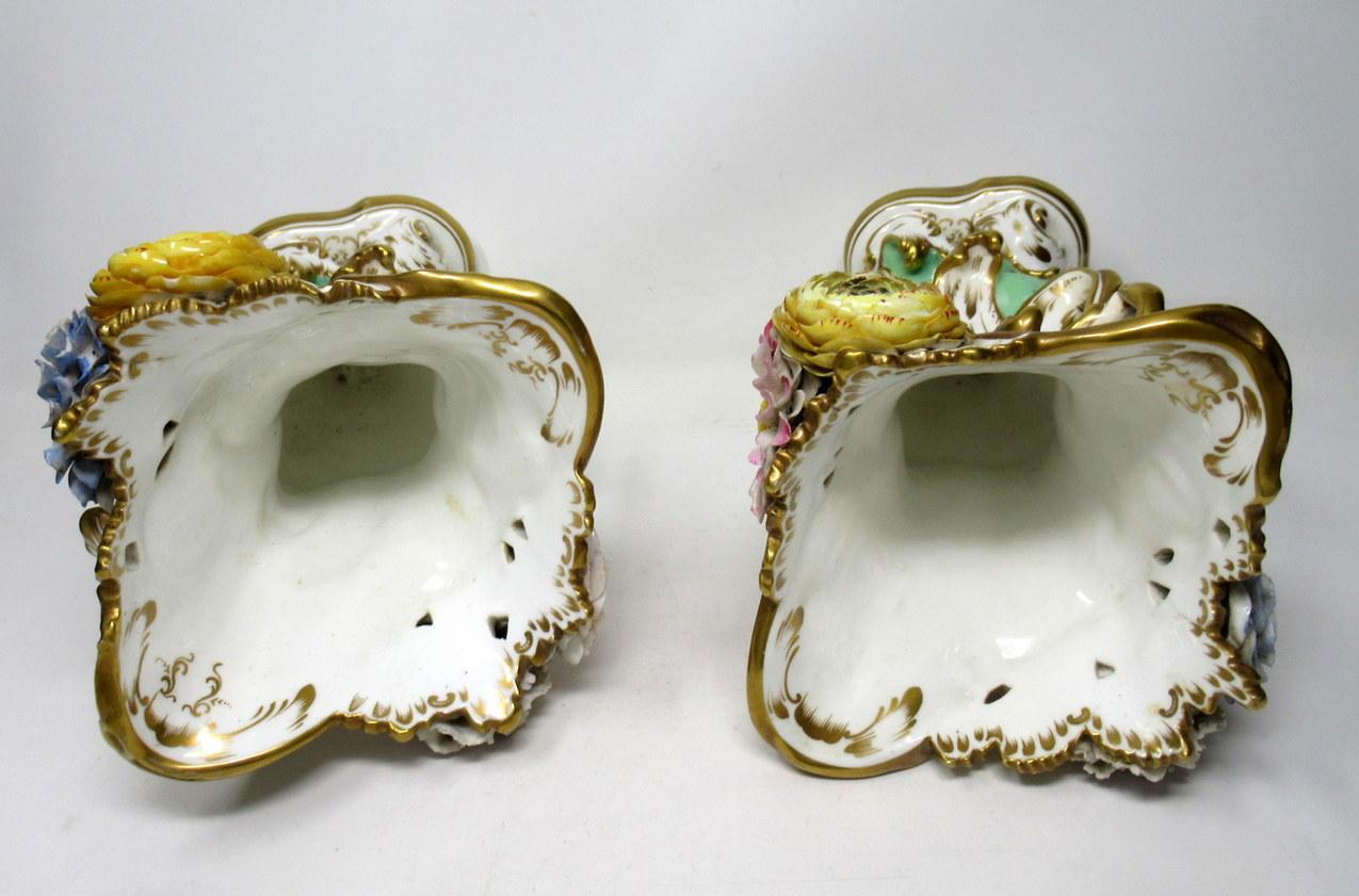 Antique Pair of English Coalport Coalbrookdale Flower Encrusted Gilt Vases Urns 3