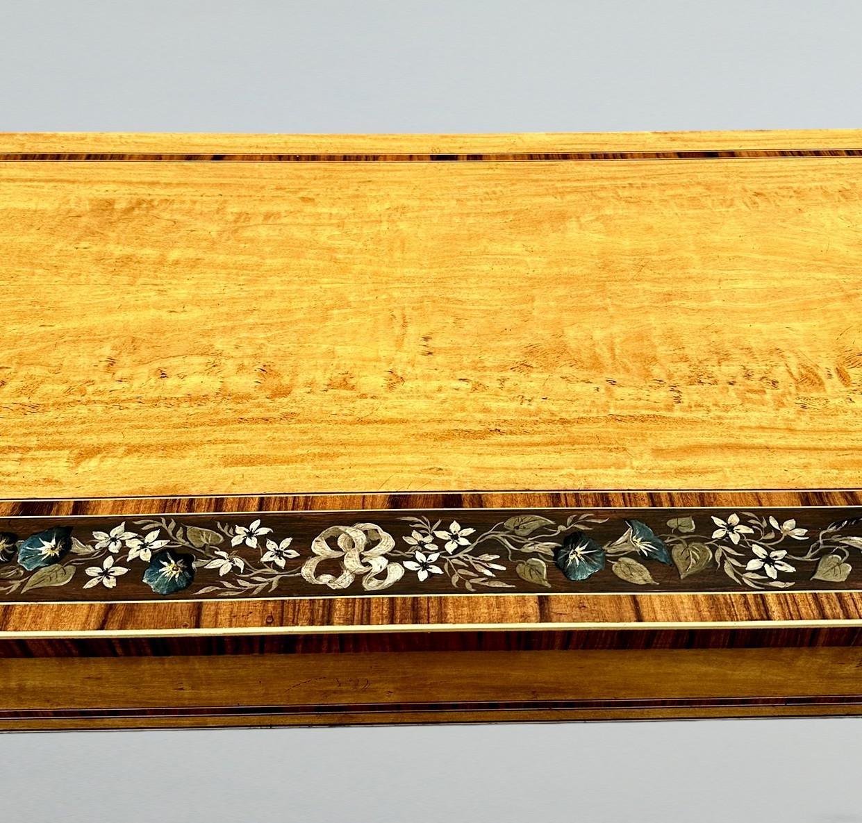 Antikes Paar englische Konsolen-Beistelltische aus lackiertem Seidenholz mit Demilunenholz, nach Seddon (20. Jahrhundert) im Angebot