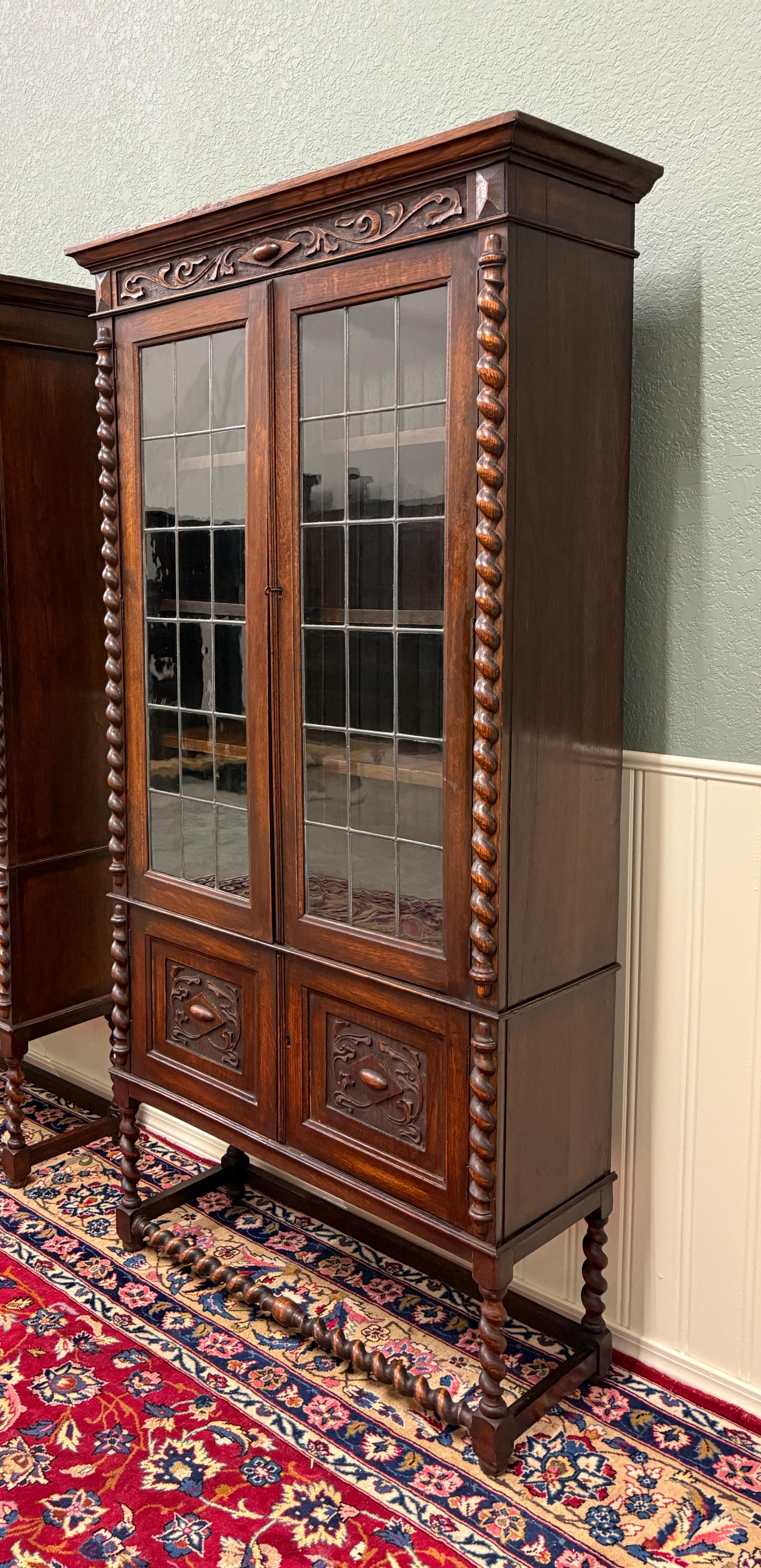 Antiguo PAR Librerías Jacobeas Inglesas Estanterías Gabinetes Cristal Plomizo Roble principios del siglo XX en venta