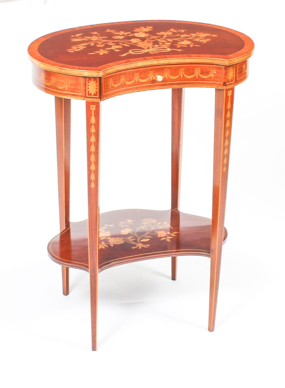 Antique Pair of English Marquetry Kidney Shaped Occasionally Tables 19th Century In Good Condition In London, GB