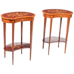 Paire de tables d'appoint anglaises en marqueterie en forme de rein:: 19ème siècle