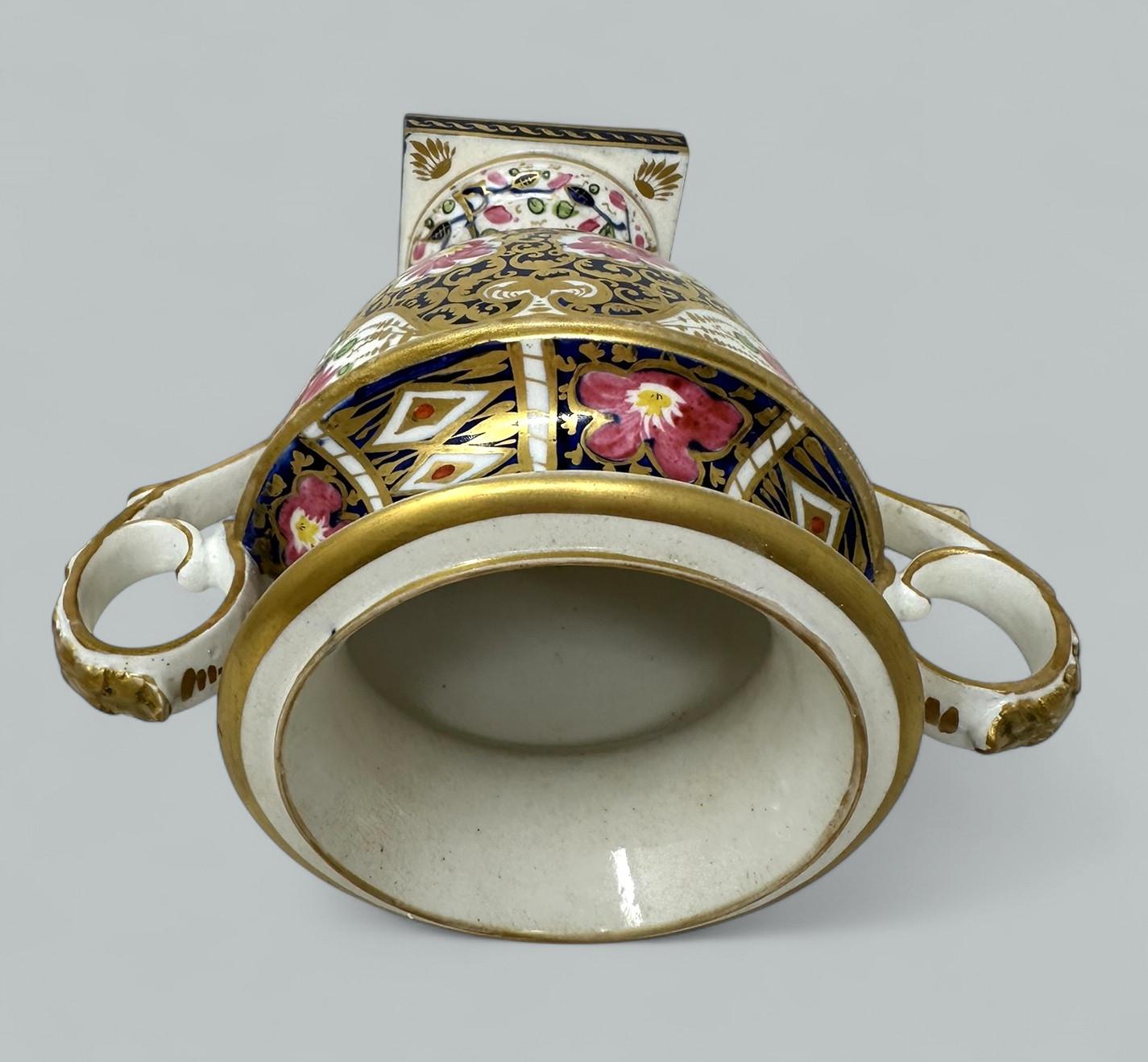 Par Antiguo Inglés Royal Crown Derby Campana Urnas Jarrones de Porcelana Imari Patern en venta 1