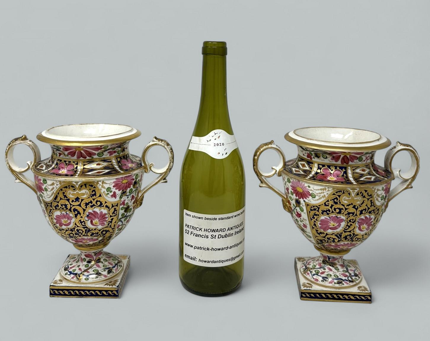 Par Antiguo Inglés Royal Crown Derby Campana Urnas Jarrones de Porcelana Imari Patern en venta 3