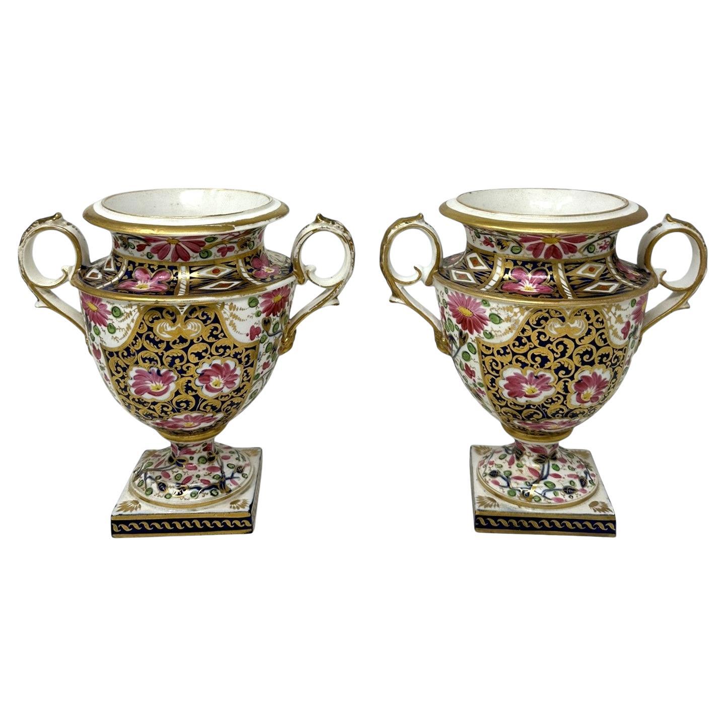 Par Antiguo Inglés Royal Crown Derby Campana Urnas Jarrones de Porcelana Imari Patern en venta