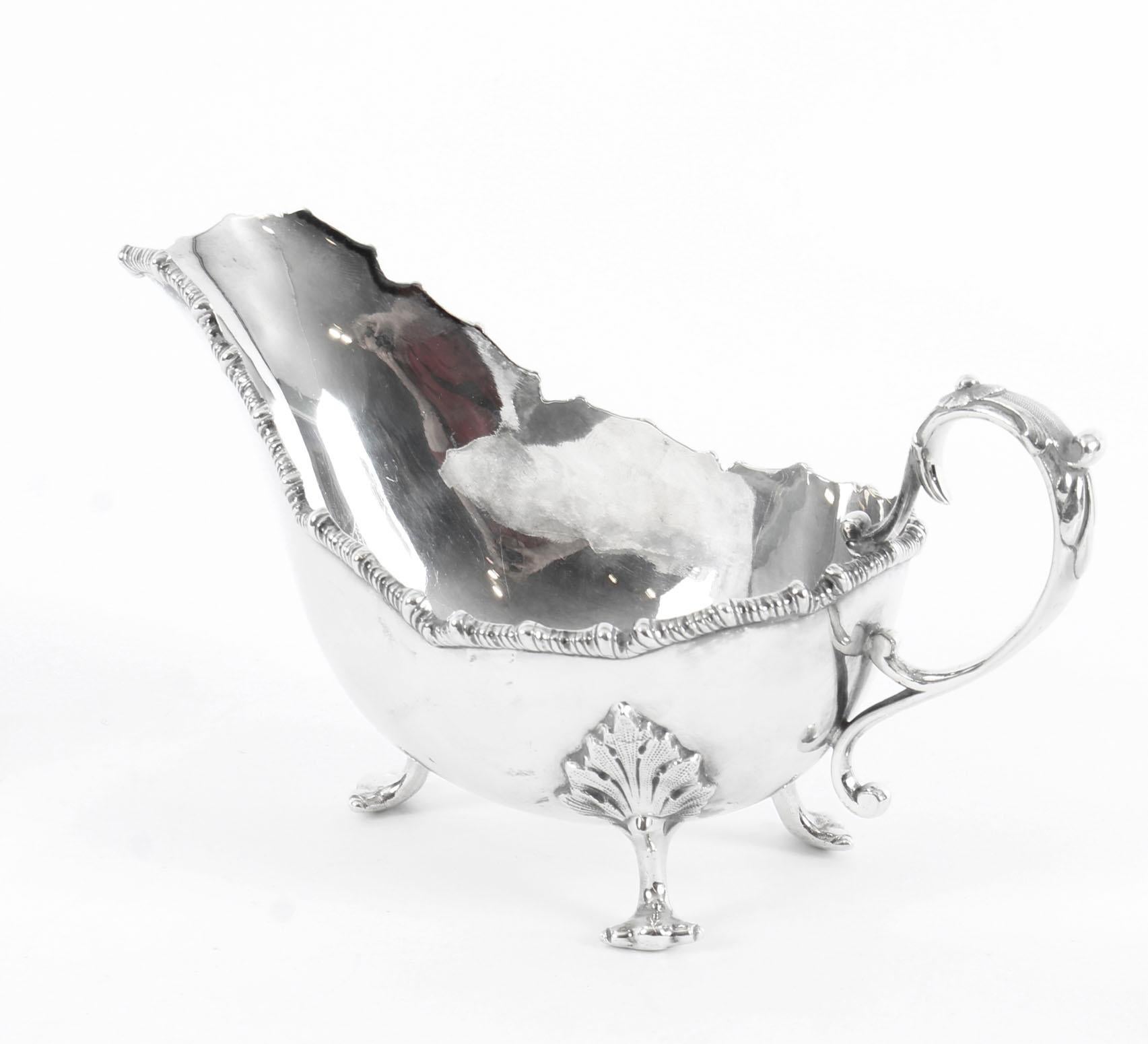 Antique English Silver Plated Sauce Boats James Dixon & Sons 19th Century, Pair In Good Condition In London, GB