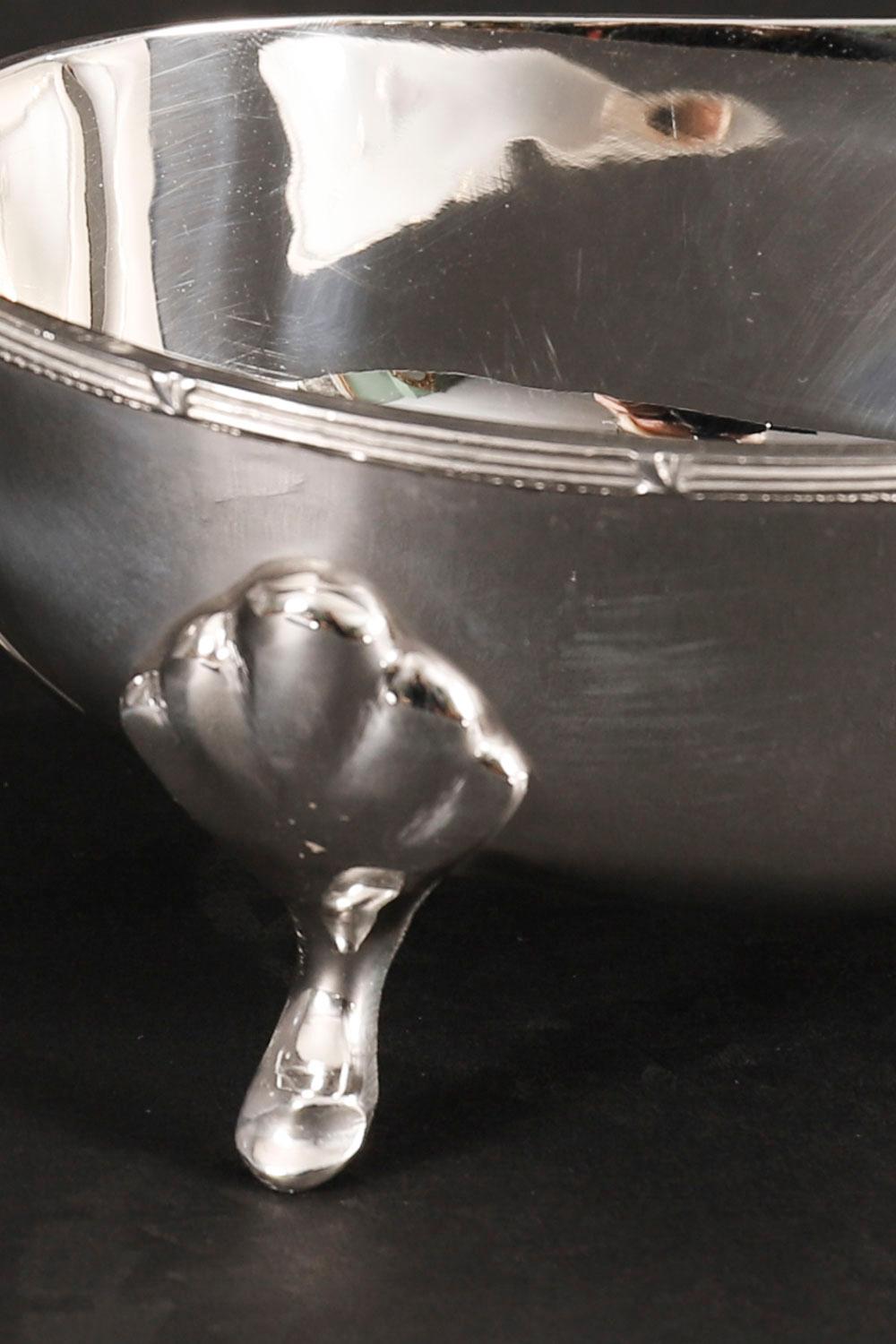 Plaqué argent Ancienne paire de saucières anglaises en métal argenté sur pied 20ème siècle en vente