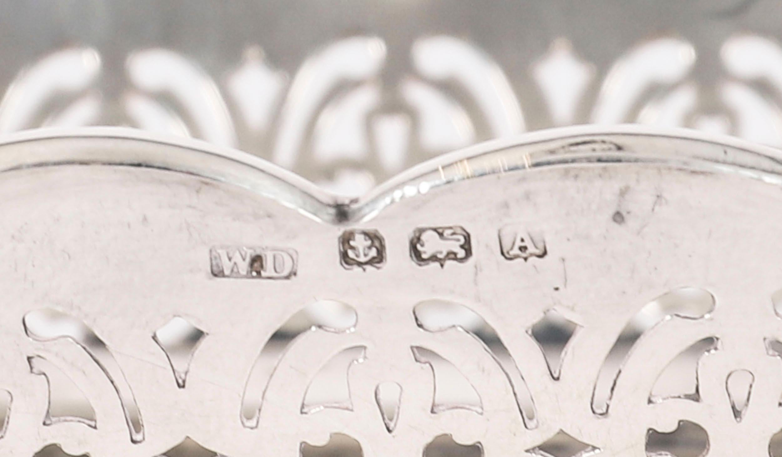 Inizio XX secolo Antica coppia inglese di piatti Bon Bon in argento Sterling-William Devenport datata 1925 in vendita