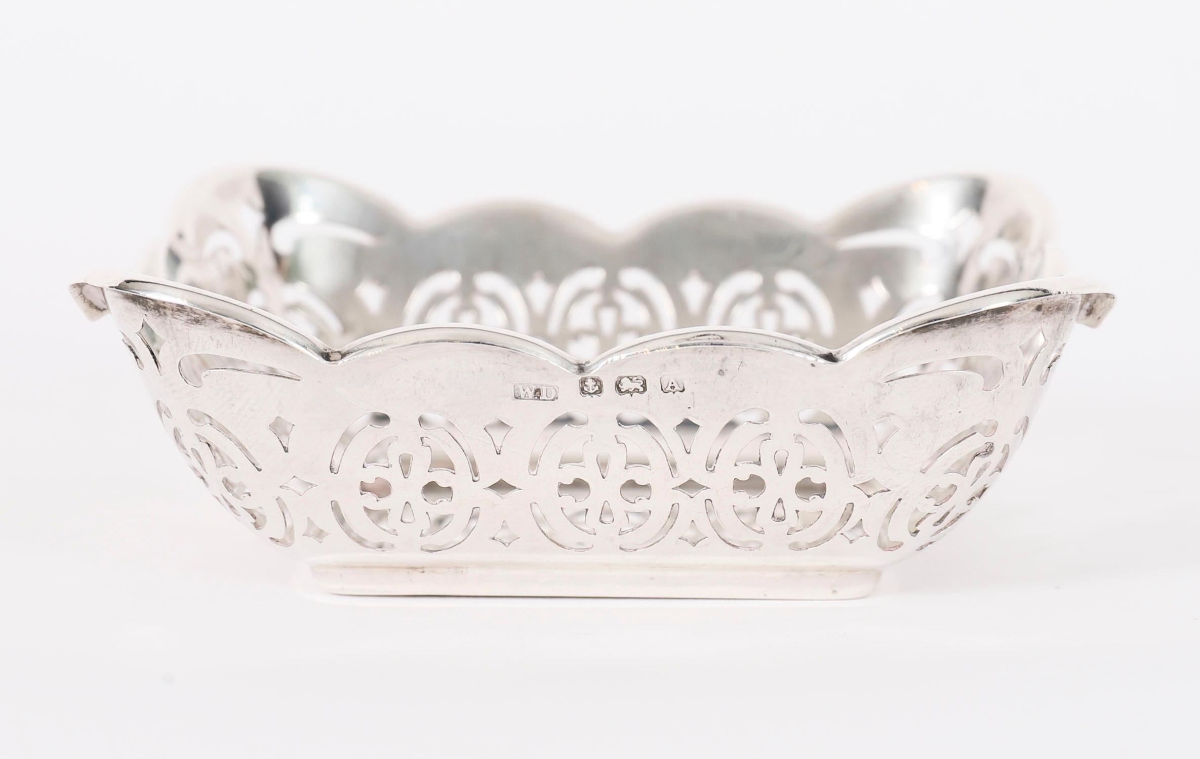 Argento Antica coppia inglese di piatti Bon Bon in argento Sterling-William Devenport datata 1925 in vendita