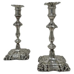 Ancienne paire de chandeliers et candélabres anglais en argent sterling Elkington 1830