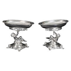 Pareja de centros de mesa ingleses victorianos de plata Elkington Siglo XIX
