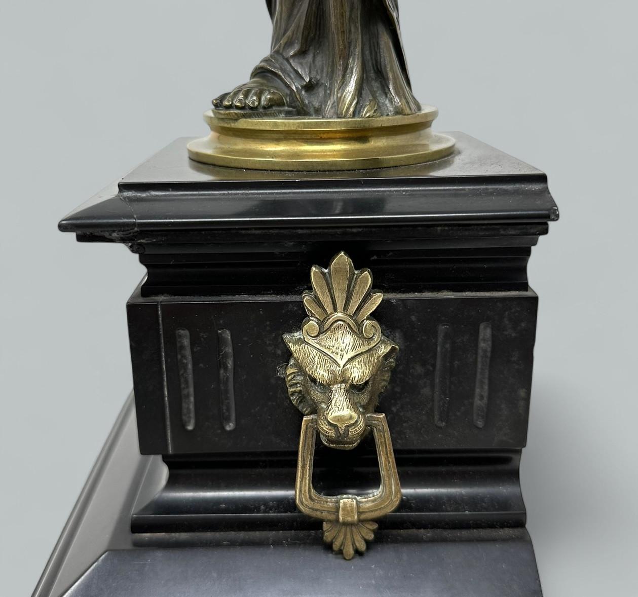 Antique French Figurel Bronzo Ormolu Marmo Classico Figura Femminile Fanciulla in vendita 5